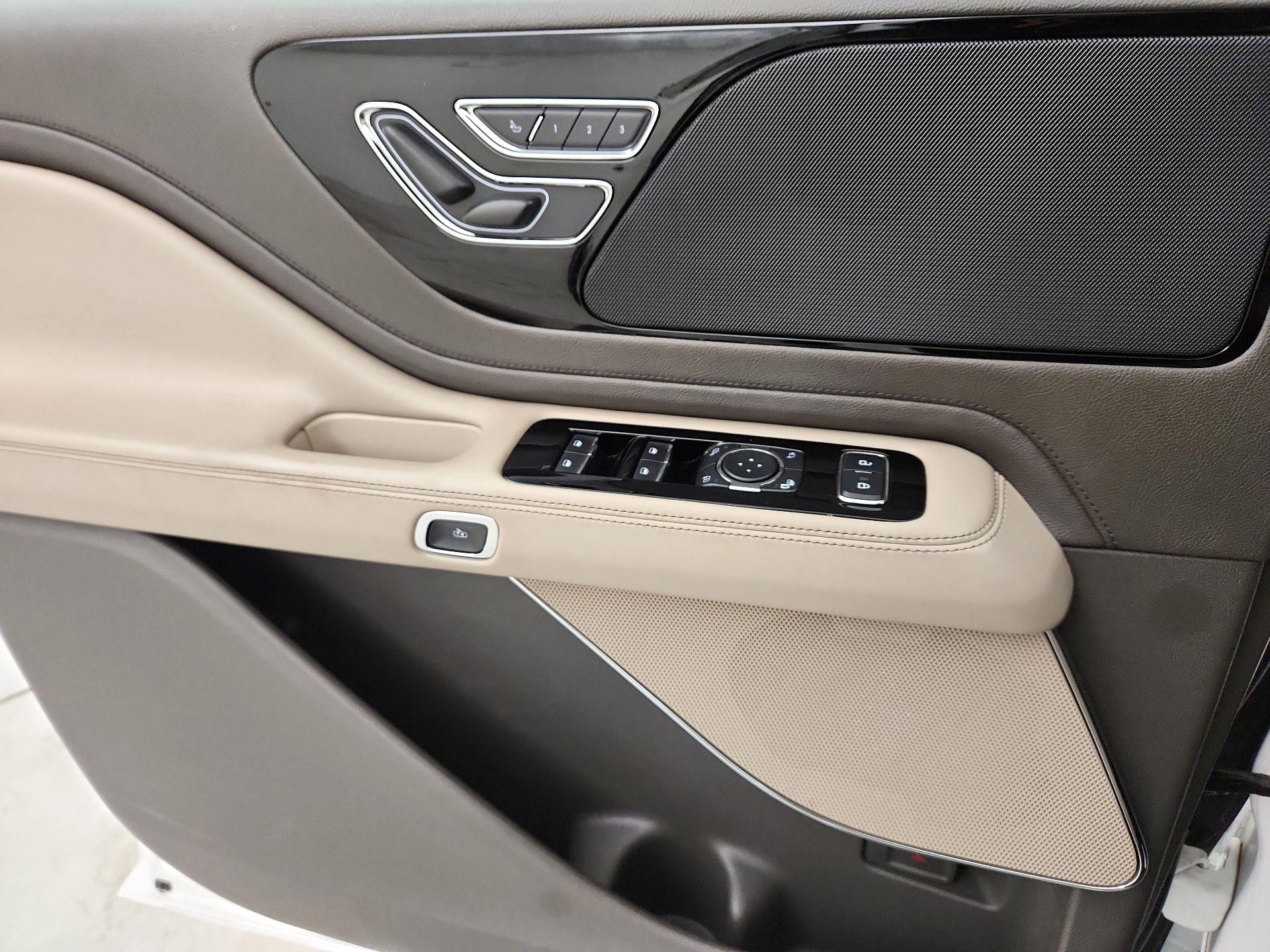 Thumbnail: 2021 Lincoln Aviator - 12