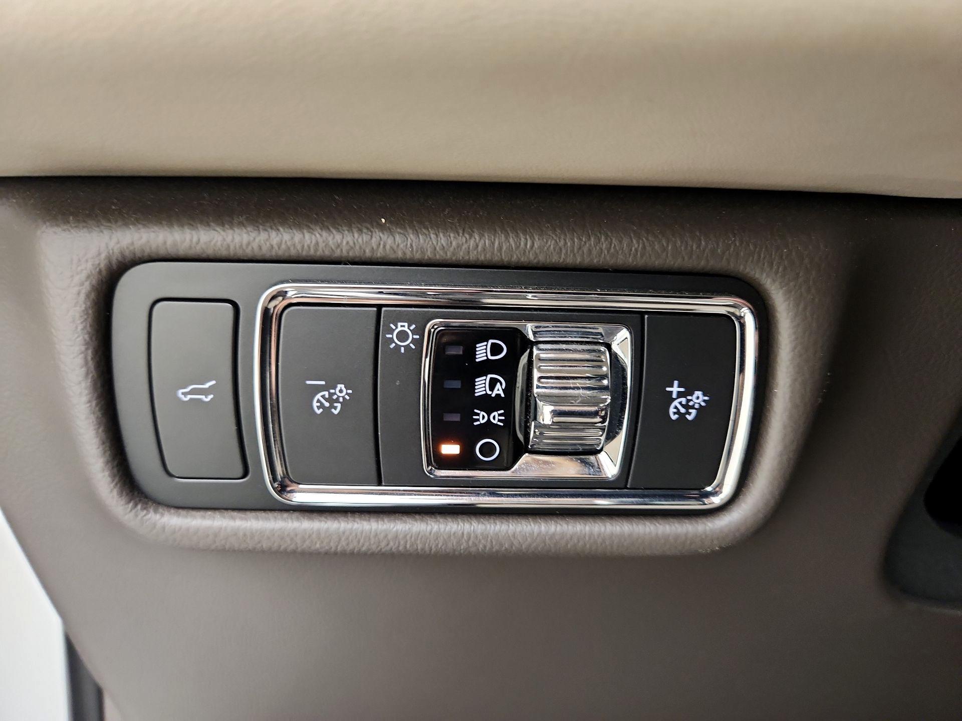 Thumbnail: 2021 Lincoln Aviator - 13