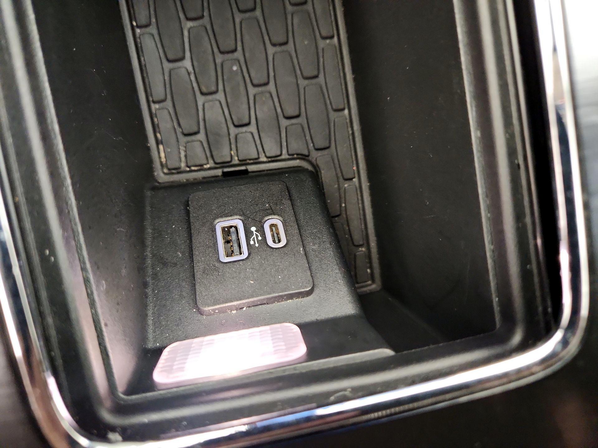 Thumbnail: 2021 Lincoln Aviator - 19