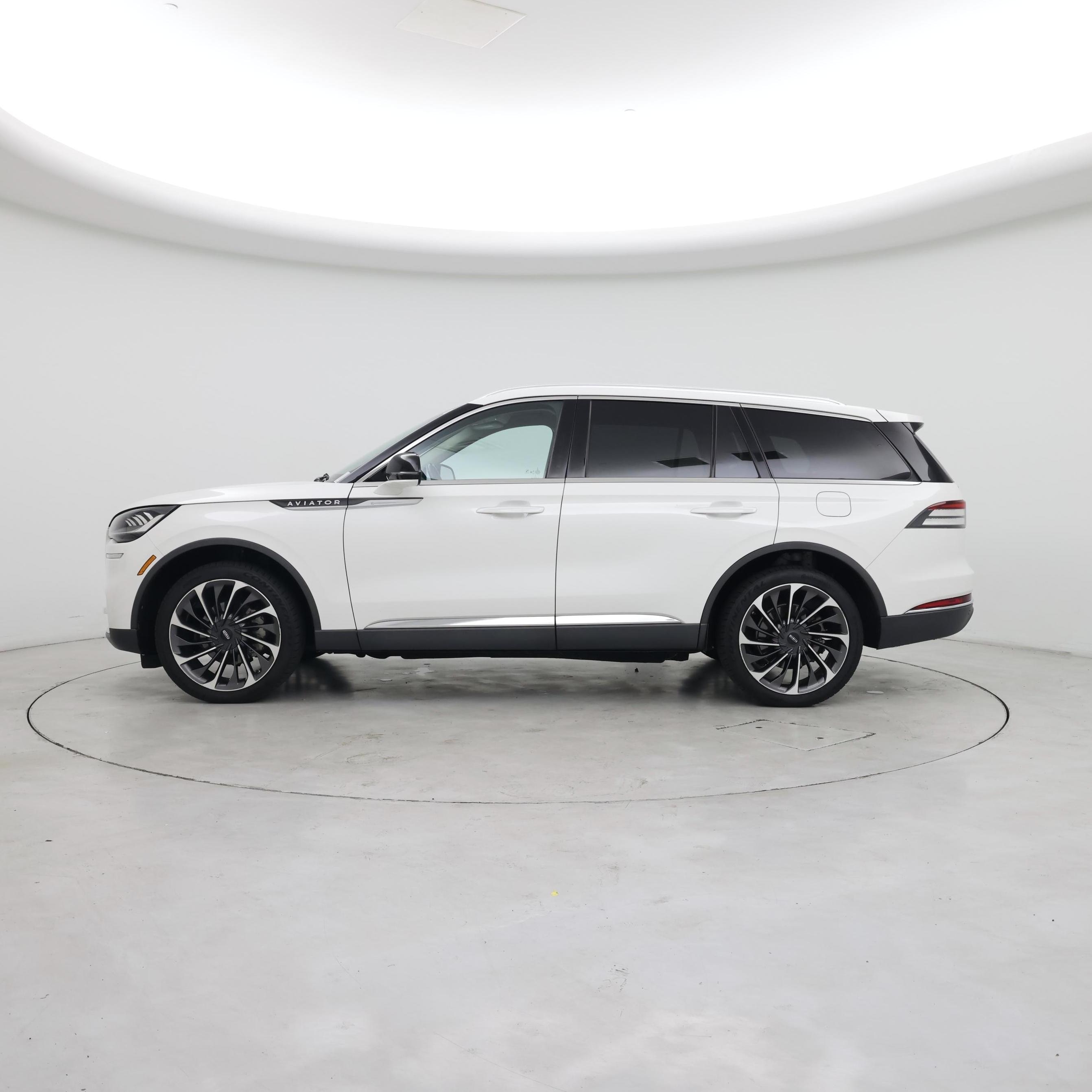 Thumbnail: 2021 Lincoln Aviator - 3