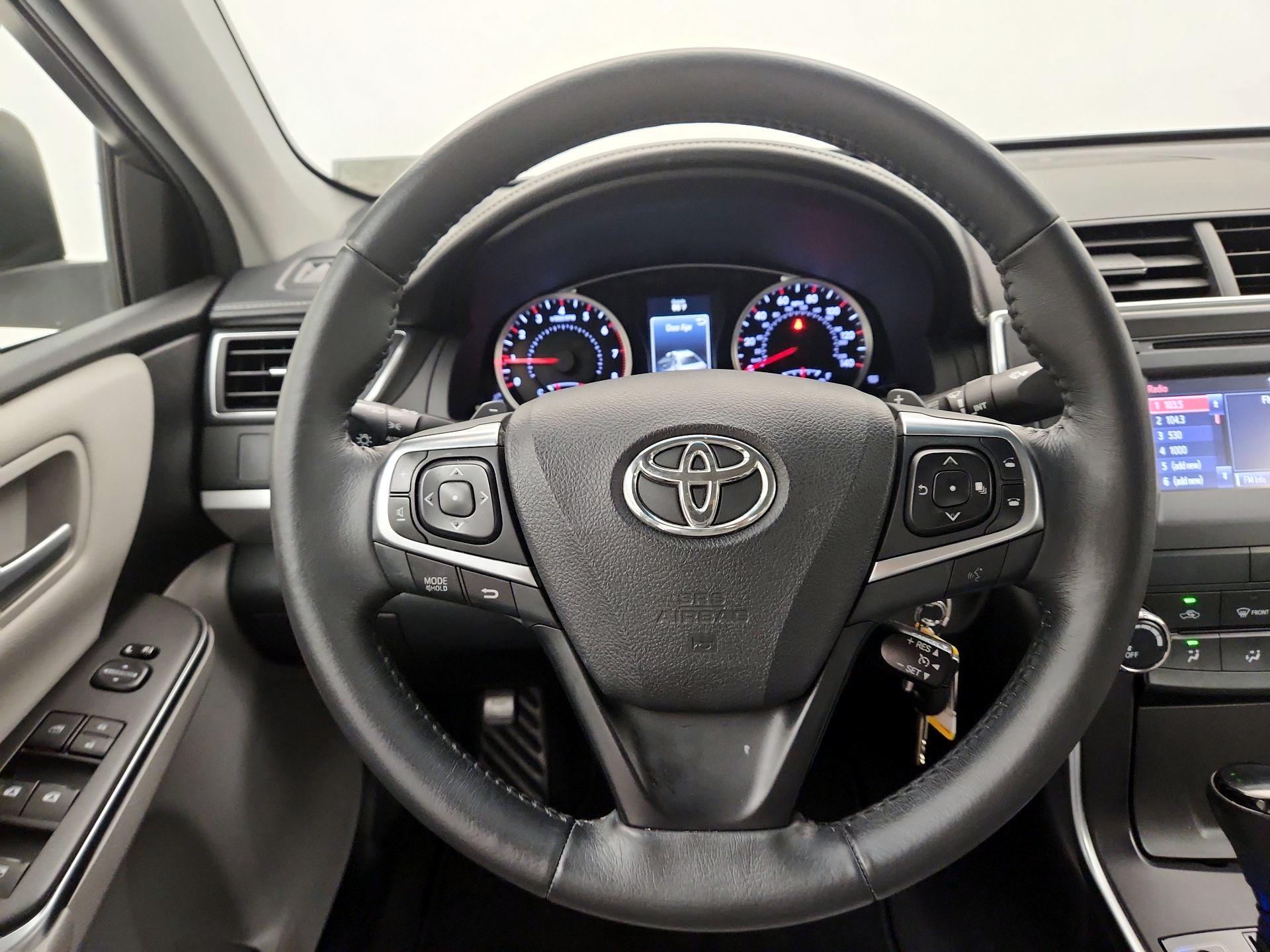 Thumbnail: 2016 Toyota Camry - 10