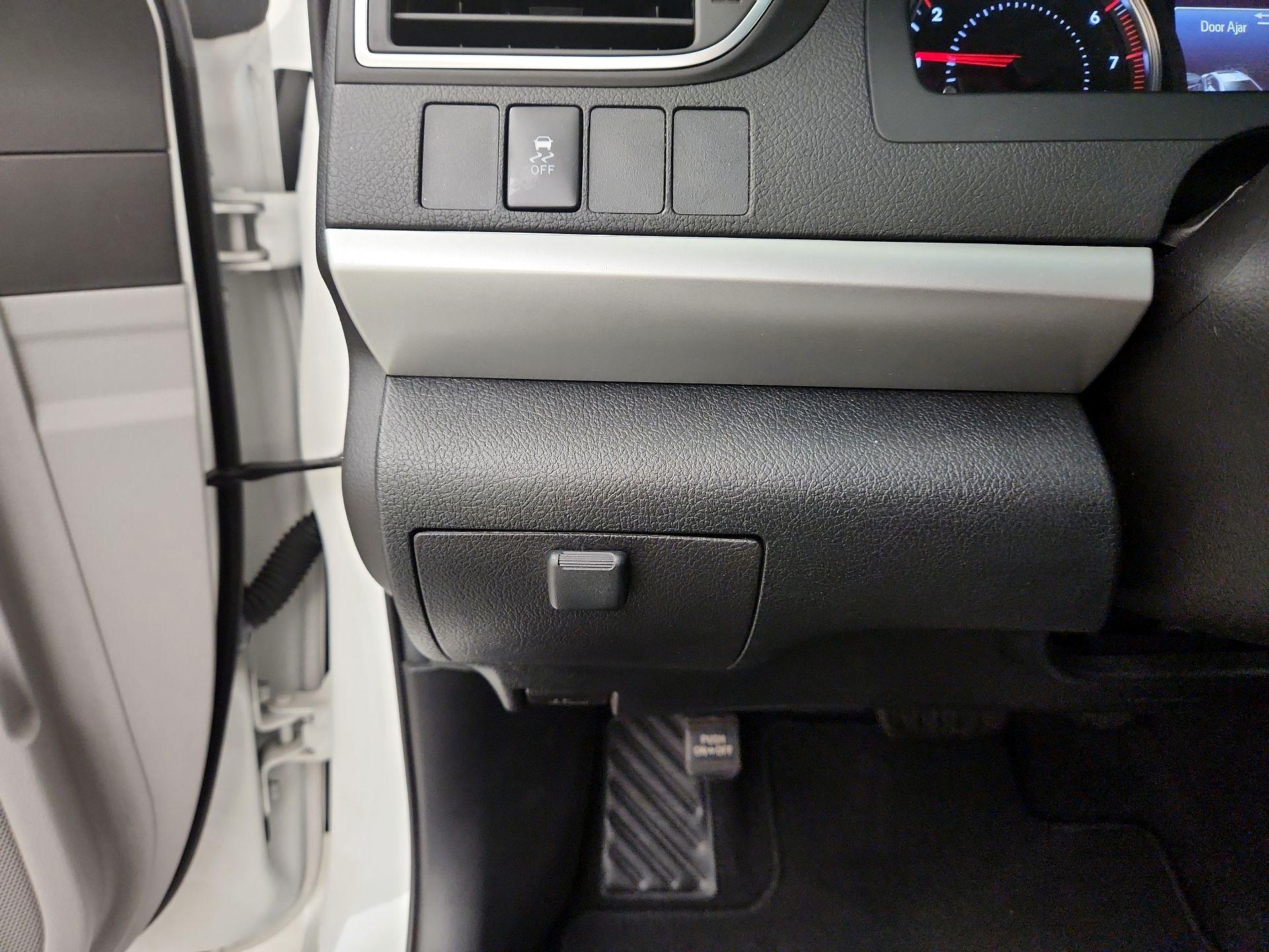 Thumbnail: 2016 Toyota Camry - 13