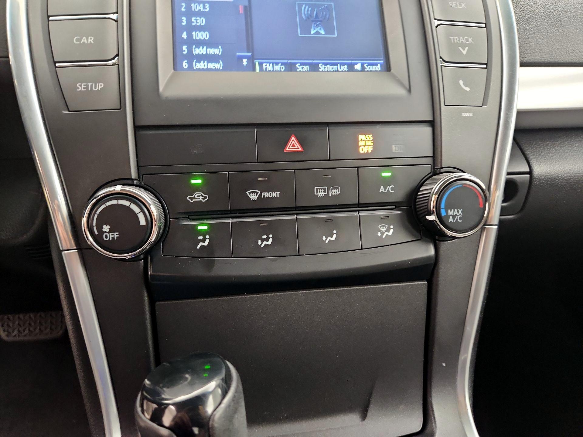 Thumbnail: 2016 Toyota Camry - 16