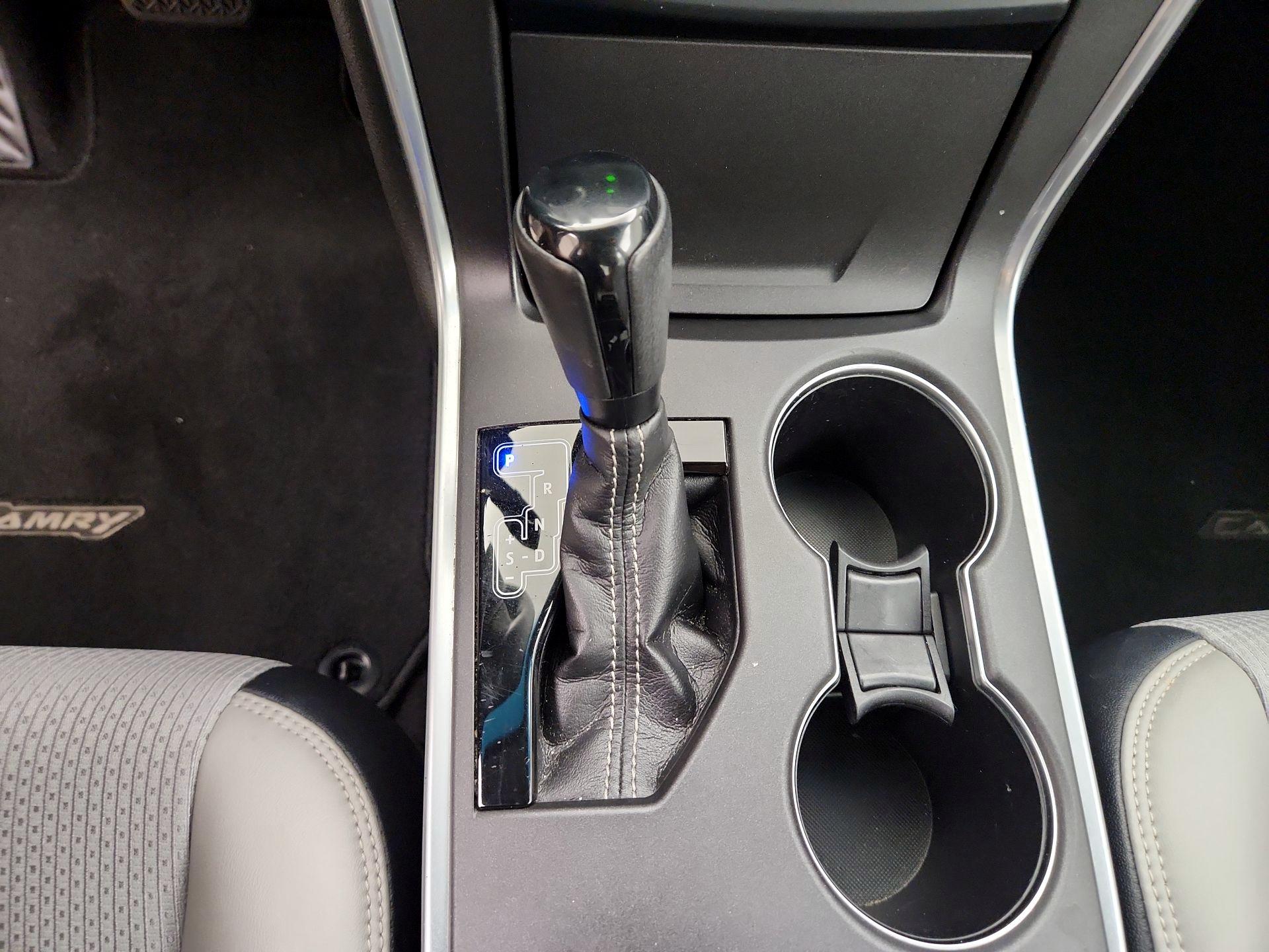 Thumbnail: 2016 Toyota Camry - 17