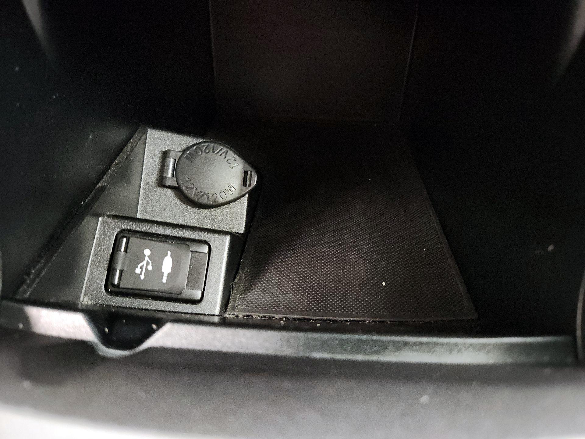 Thumbnail: 2016 Toyota Camry - 18