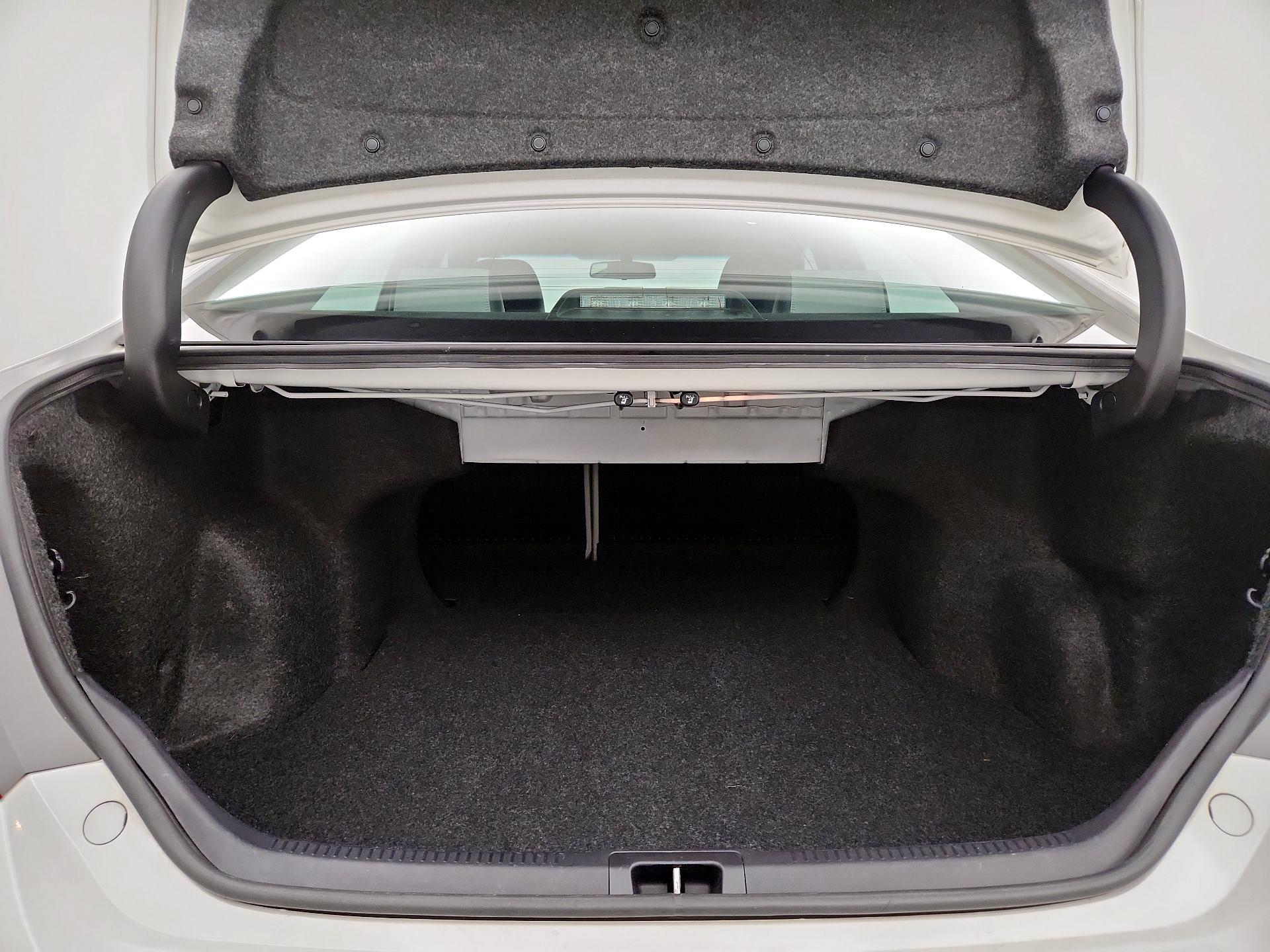 Thumbnail: 2016 Toyota Camry - 20