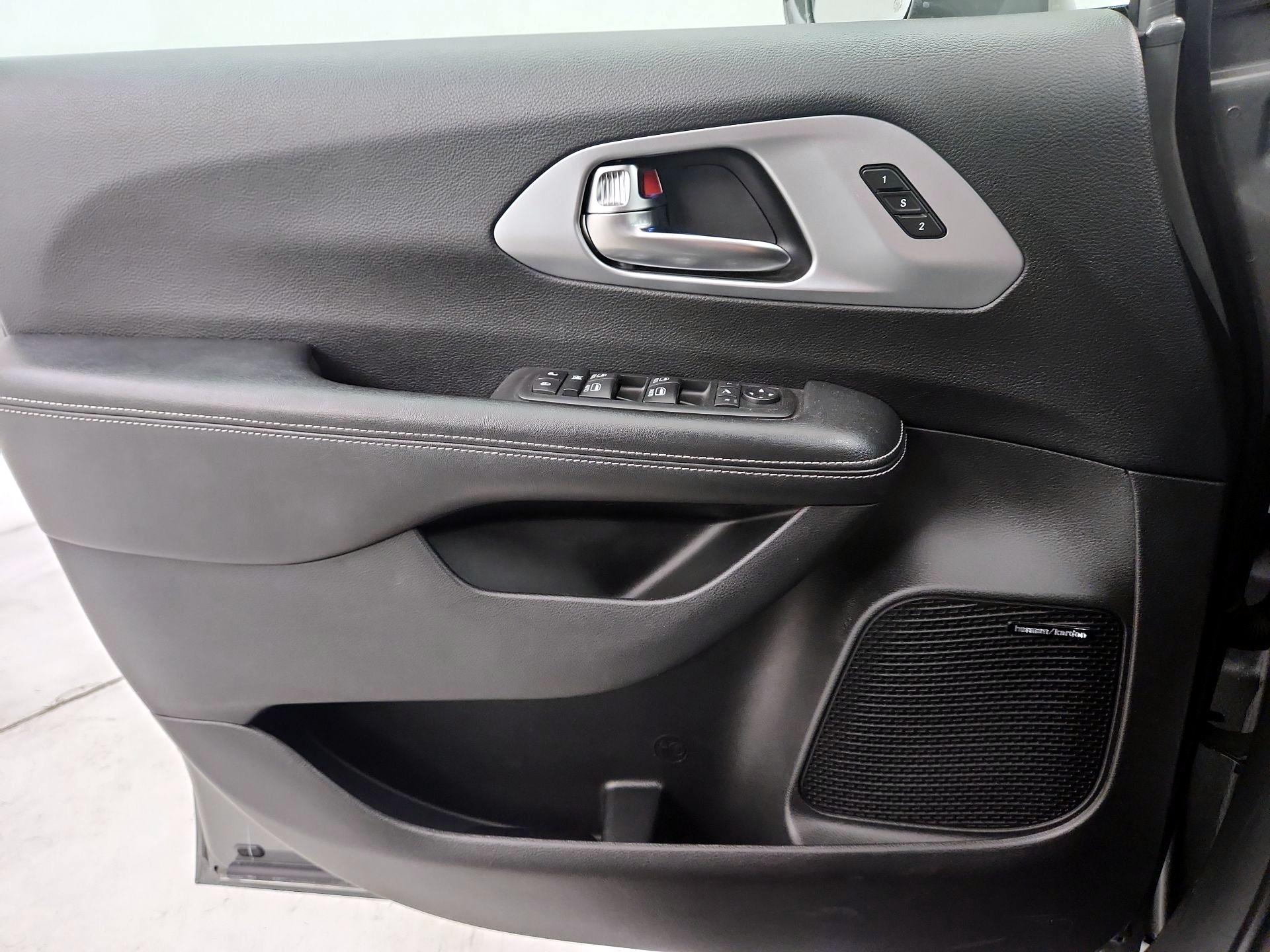 Thumbnail: 2020 Chrysler Pacifica - 12