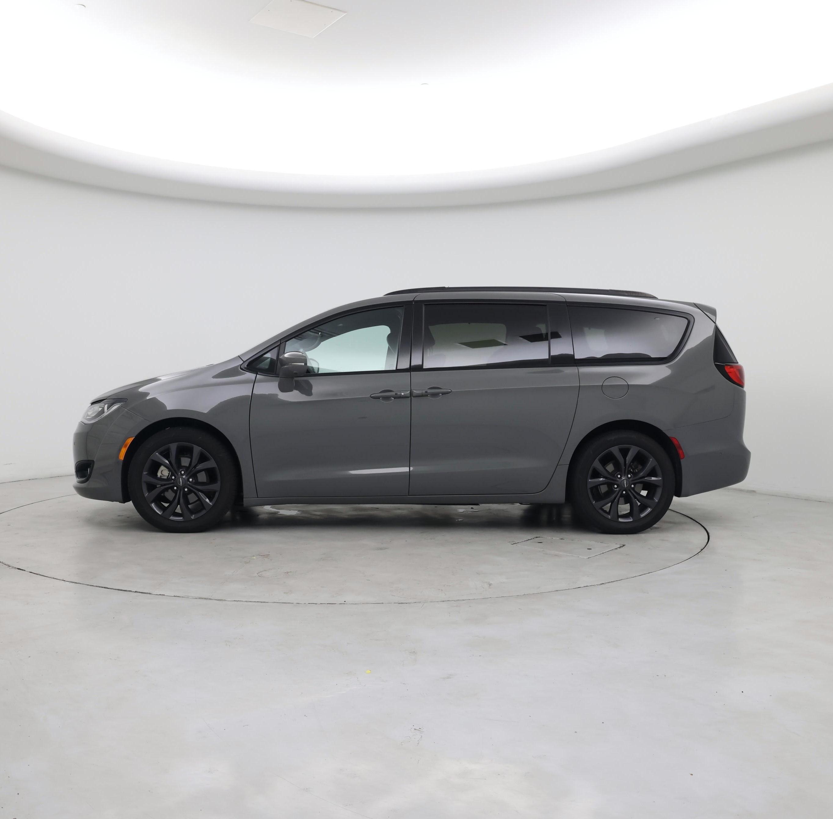 Thumbnail: 2020 Chrysler Pacifica - 3