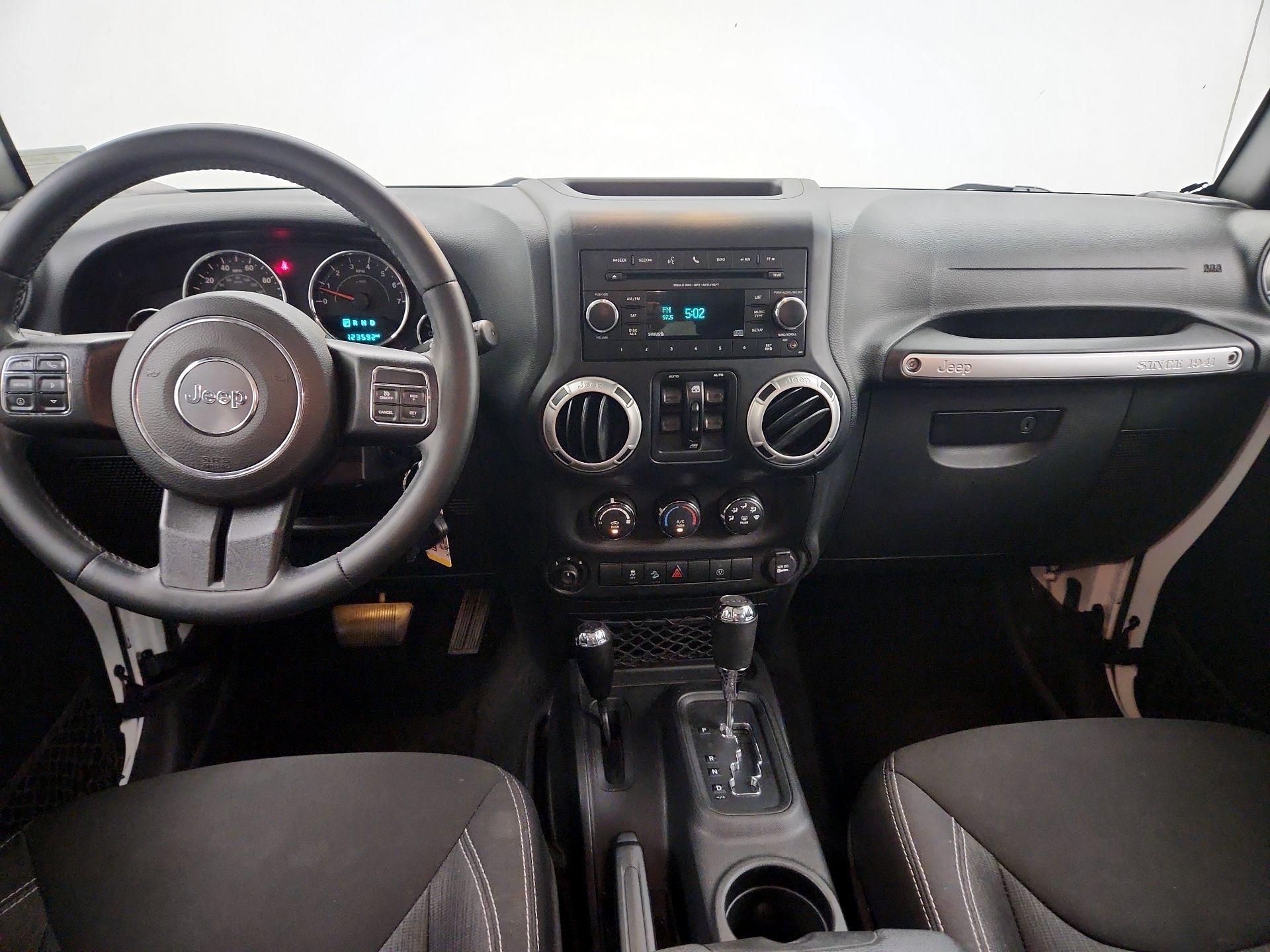 Thumbnail: 2015 Jeep Wrangler - 9