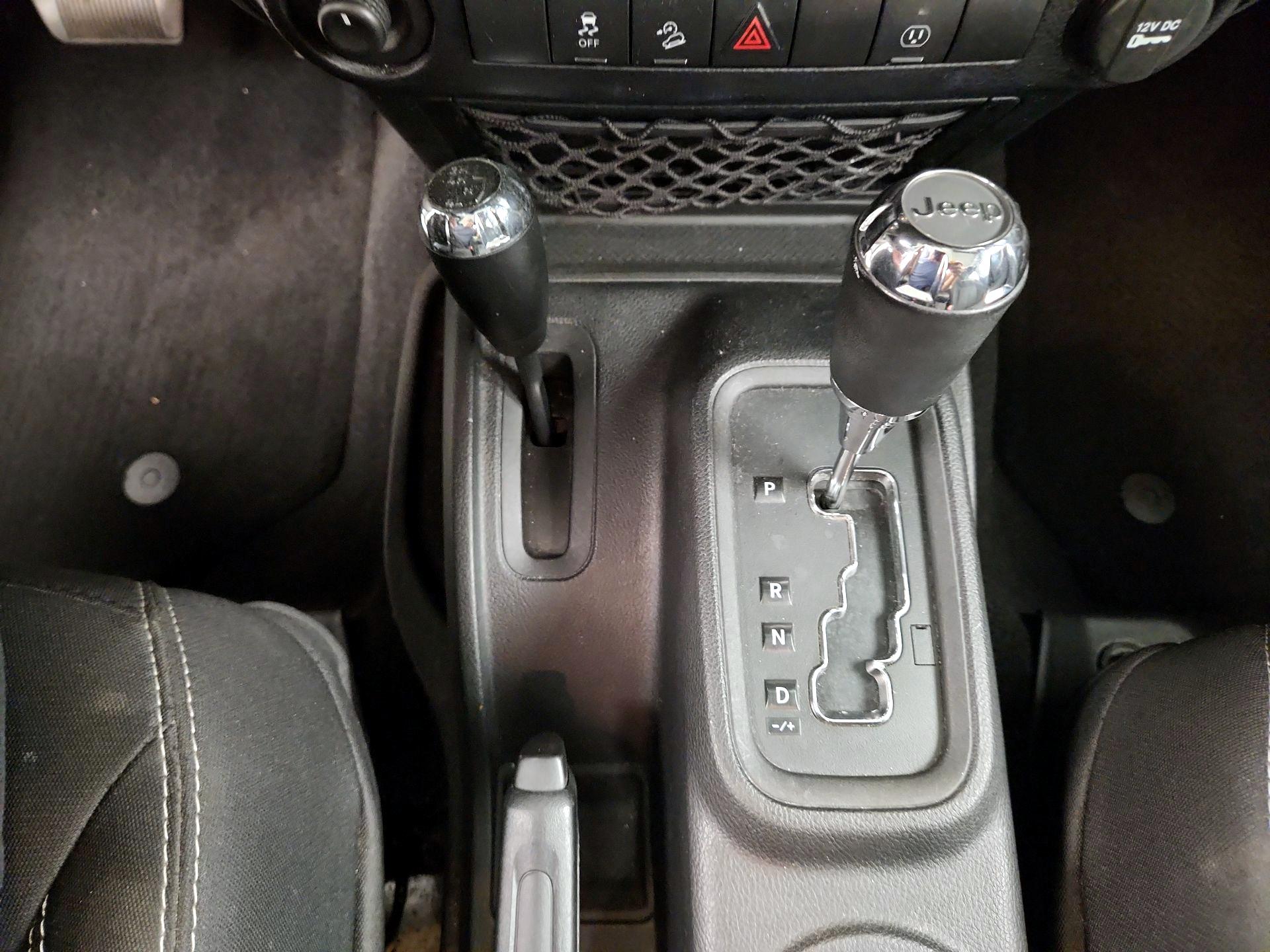 Thumbnail: 2015 Jeep Wrangler - 15