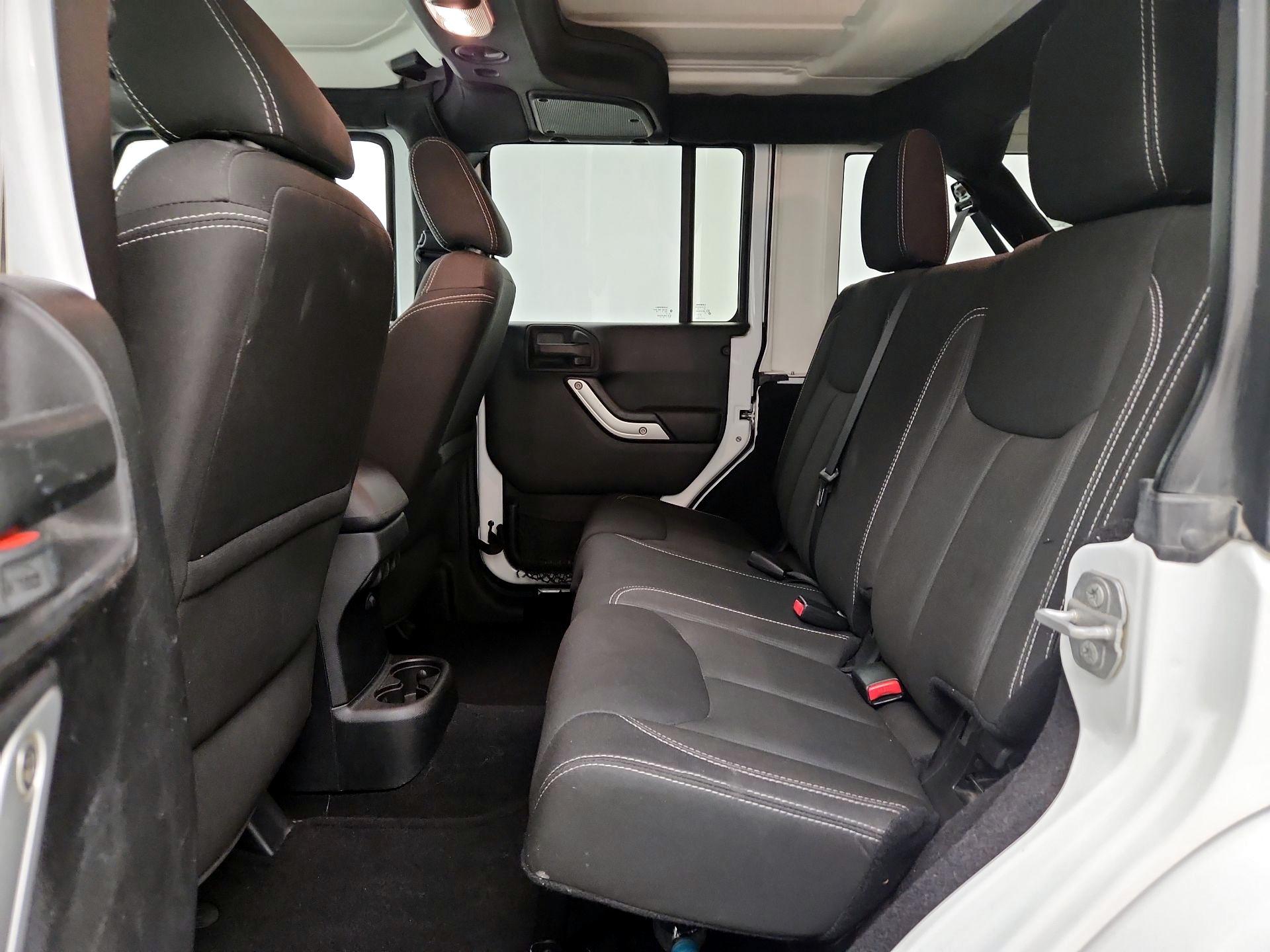 Thumbnail: 2015 Jeep Wrangler - 16