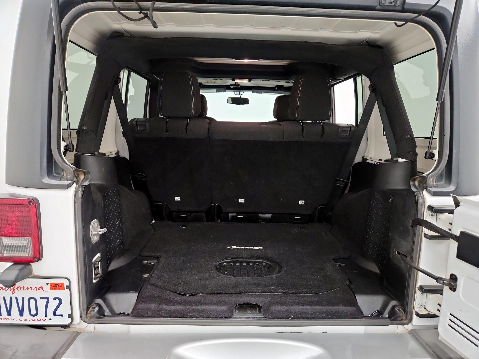 Thumbnail: 2015 Jeep Wrangler - 17
