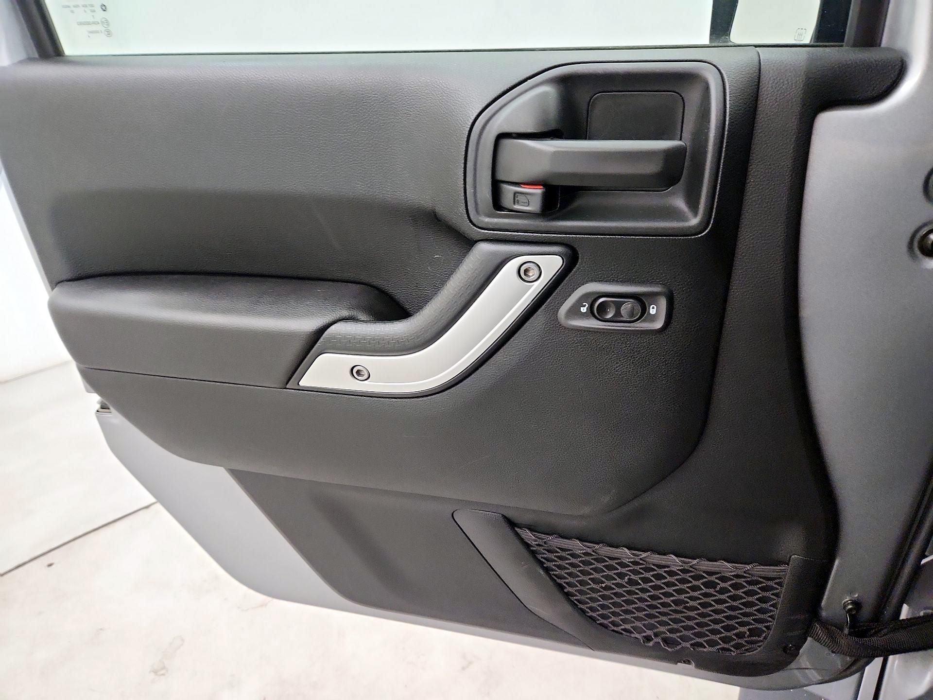 Thumbnail: 2018 Jeep Wrangler - 12