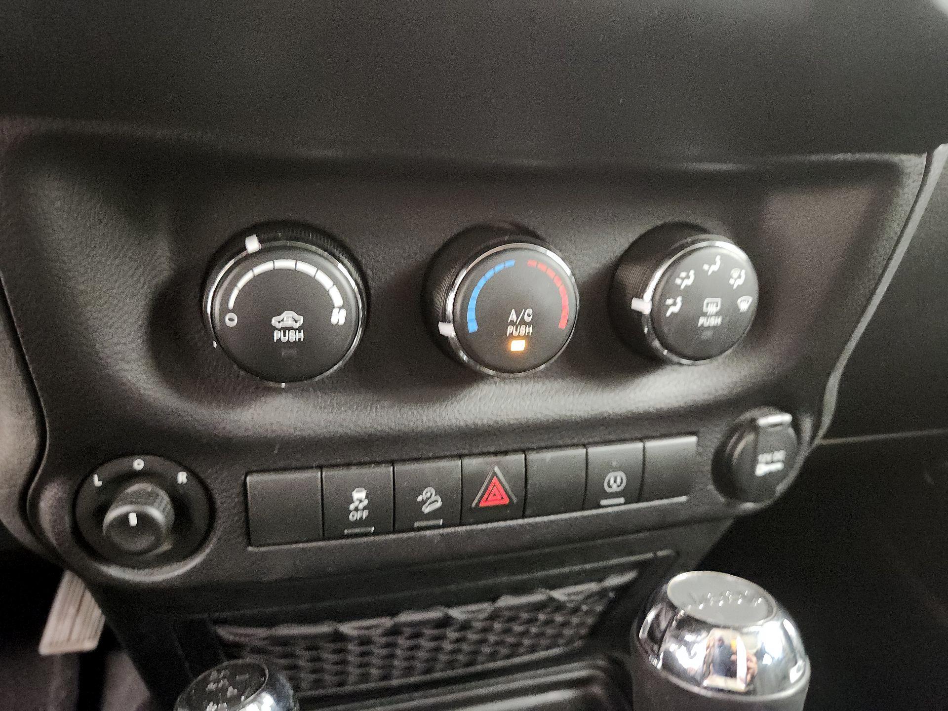 Thumbnail: 2018 Jeep Wrangler - 14