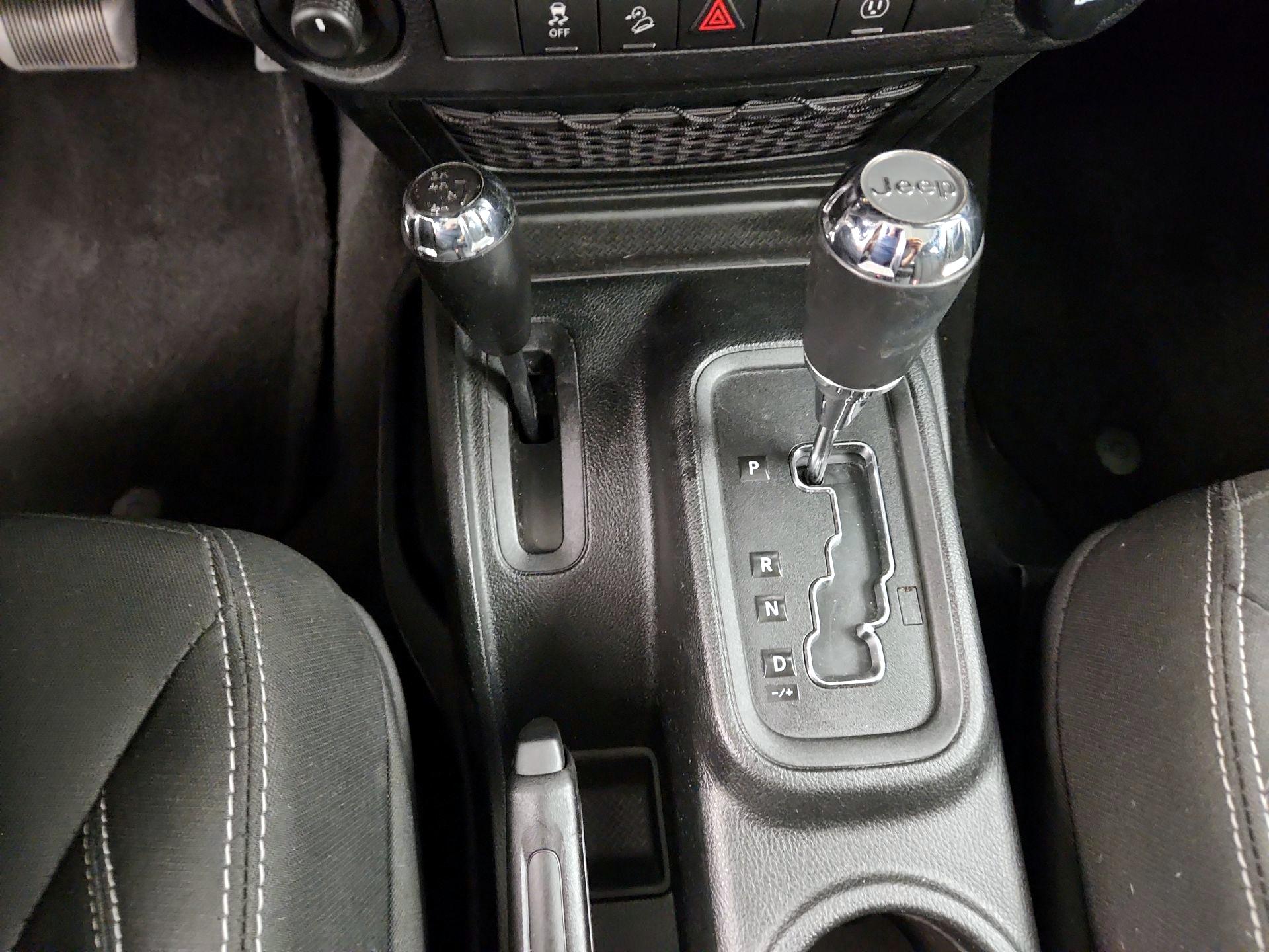 Thumbnail: 2018 Jeep Wrangler - 15