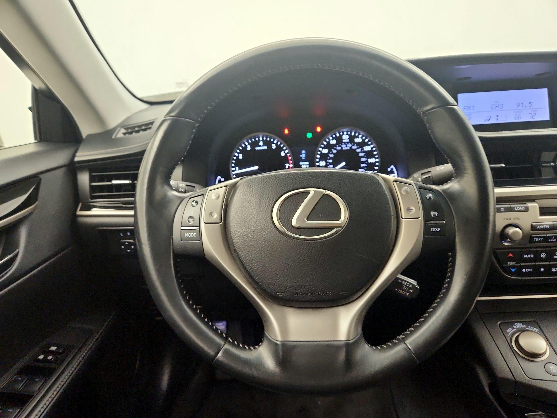 Thumbnail: 2014 Lexus ES - 10