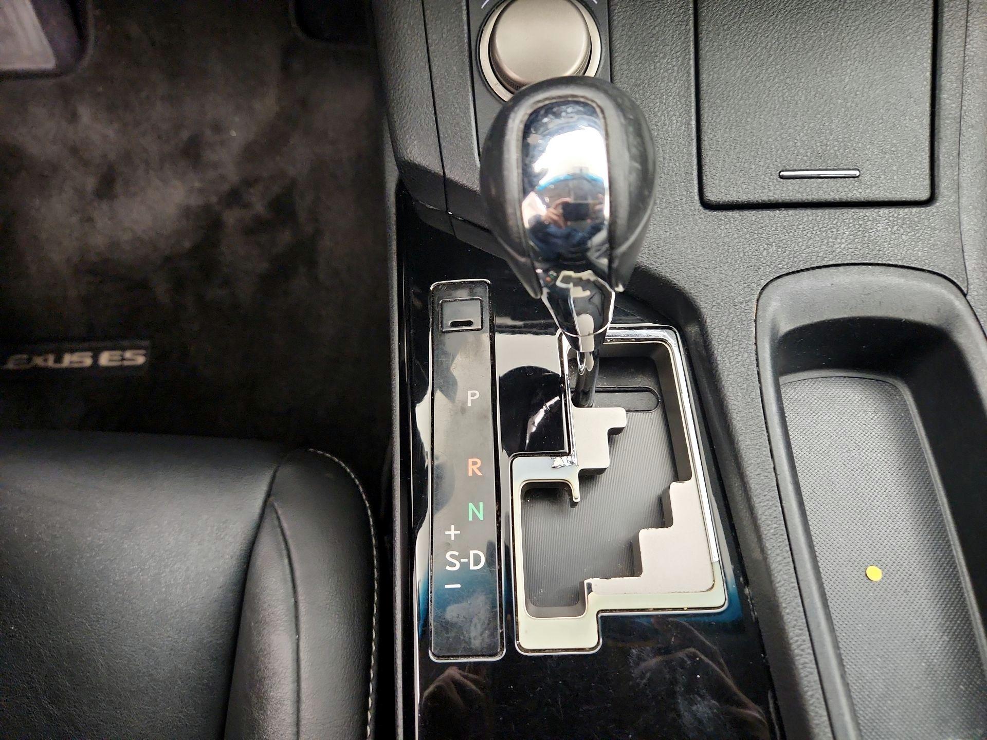 Thumbnail: 2014 Lexus ES - 16