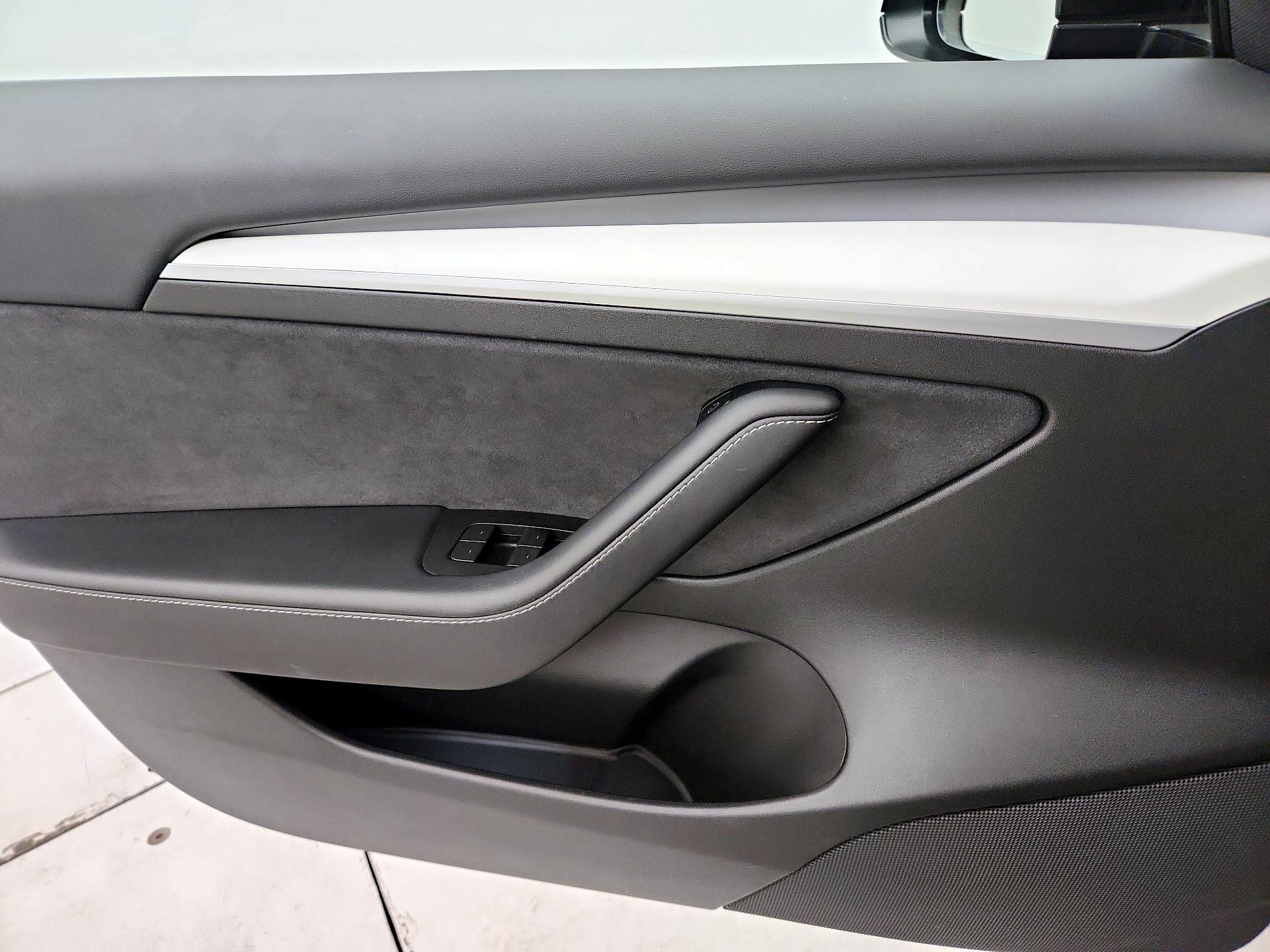 Thumbnail: 2022 Tesla Model 3 - 12