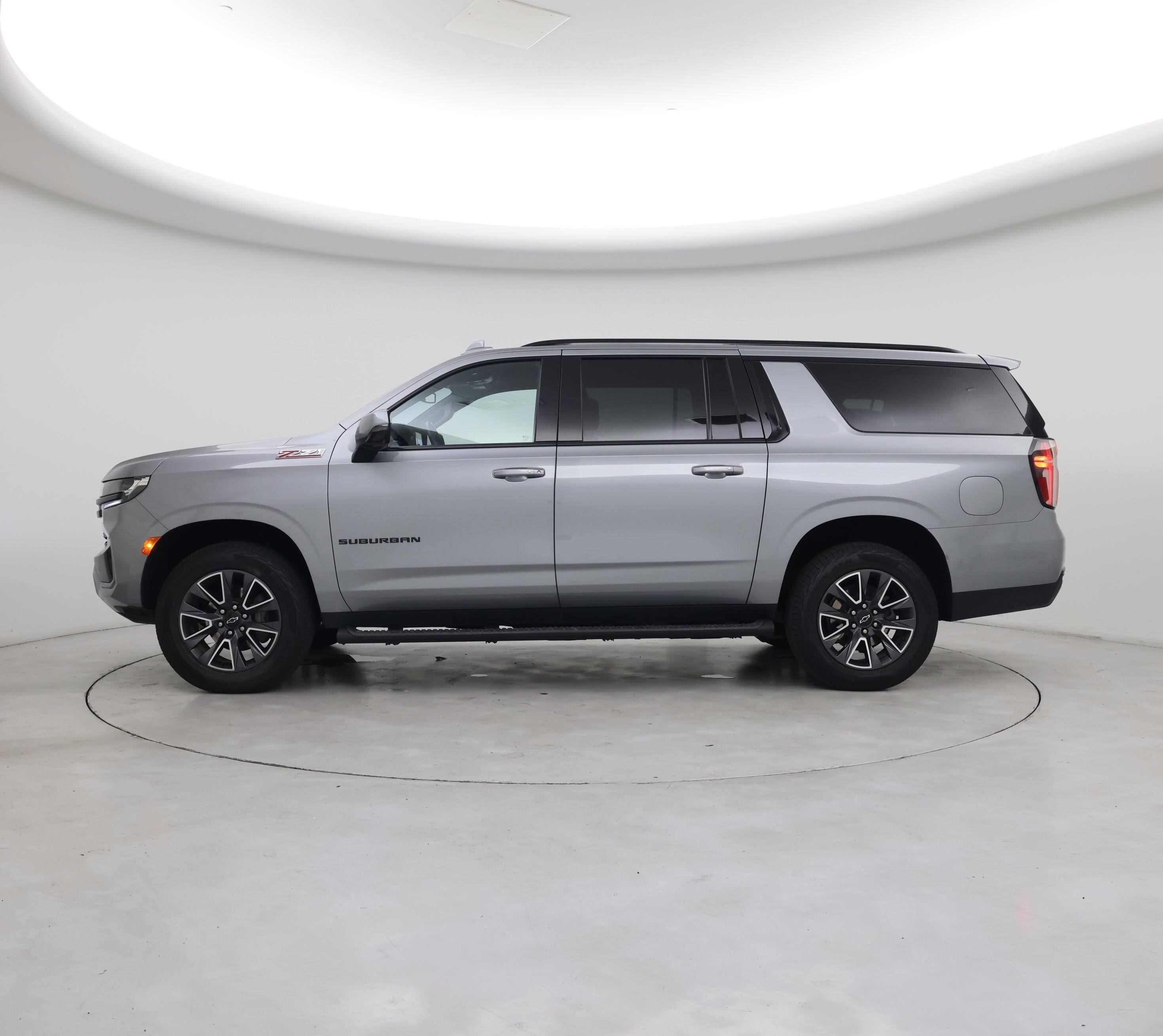 Thumbnail: 2023 Chevrolet Suburban - 3