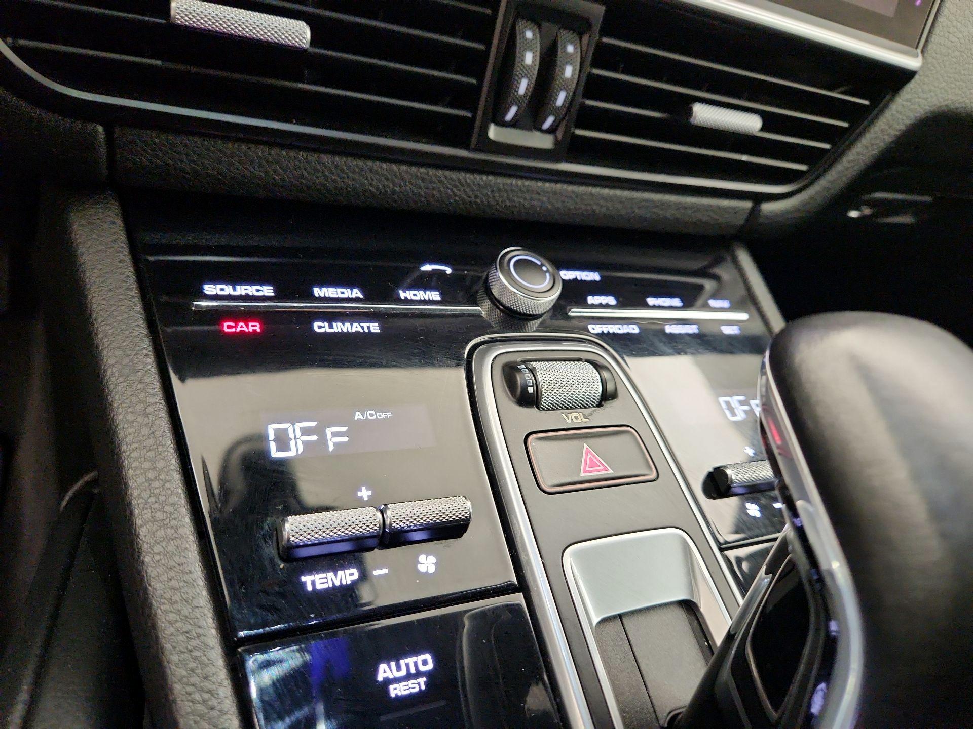 Thumbnail: 2019 Porsche Cayenne - 17