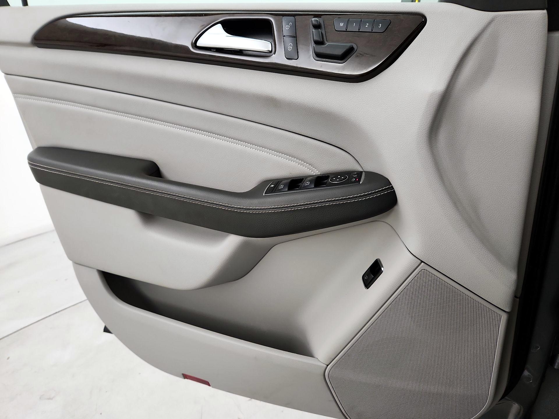 Thumbnail: 2015 Mercedes-Benz M-Class - 12