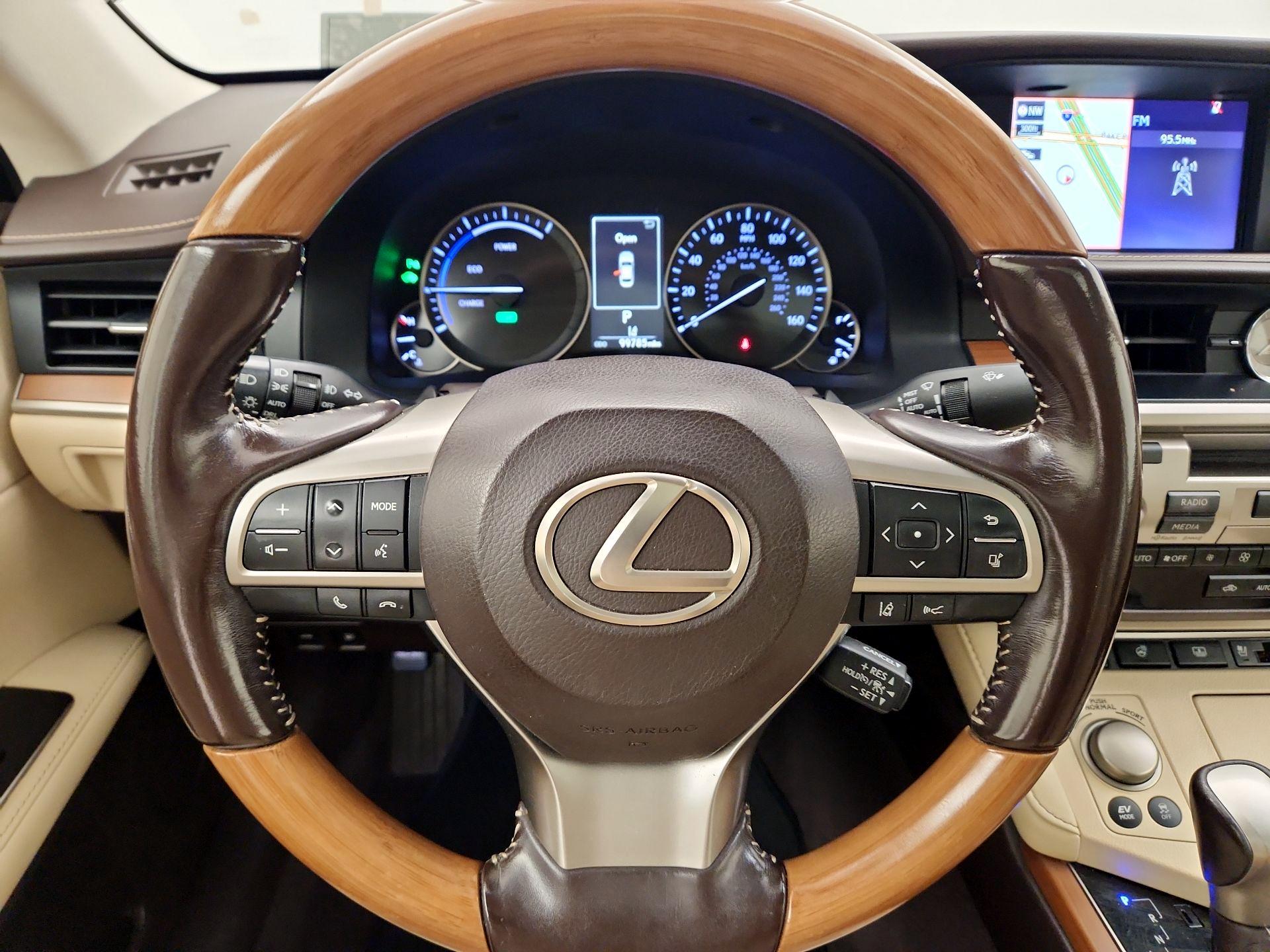 Thumbnail: 2017 Lexus ES - 10