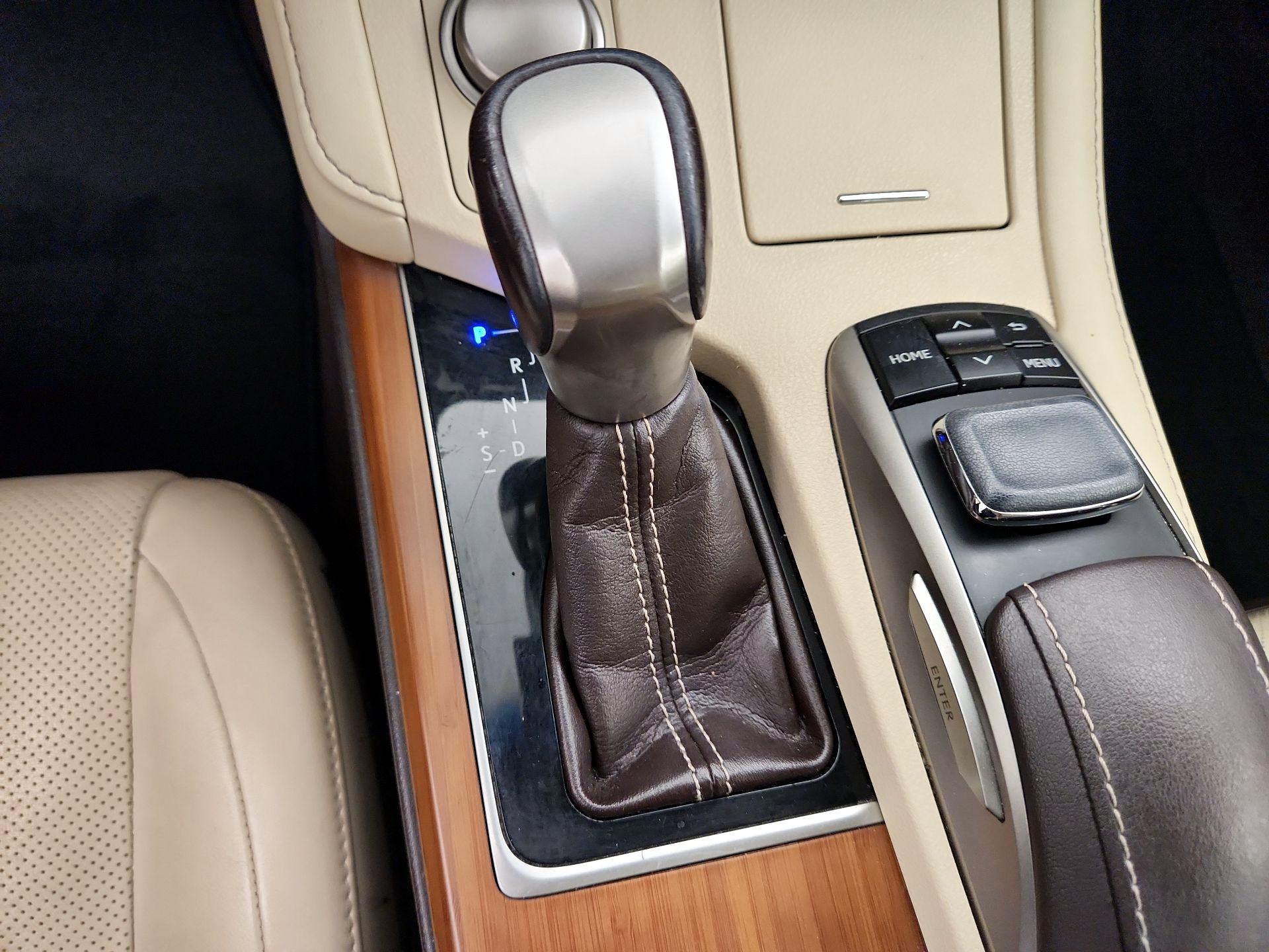 Thumbnail: 2017 Lexus ES - 18
