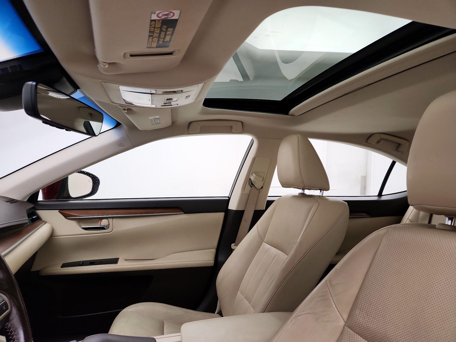 Thumbnail: 2017 Lexus ES - 19