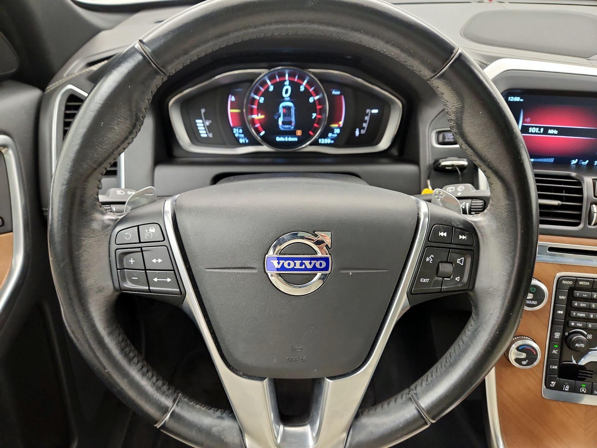 Thumbnail: 2015 Volvo XC60 - 10