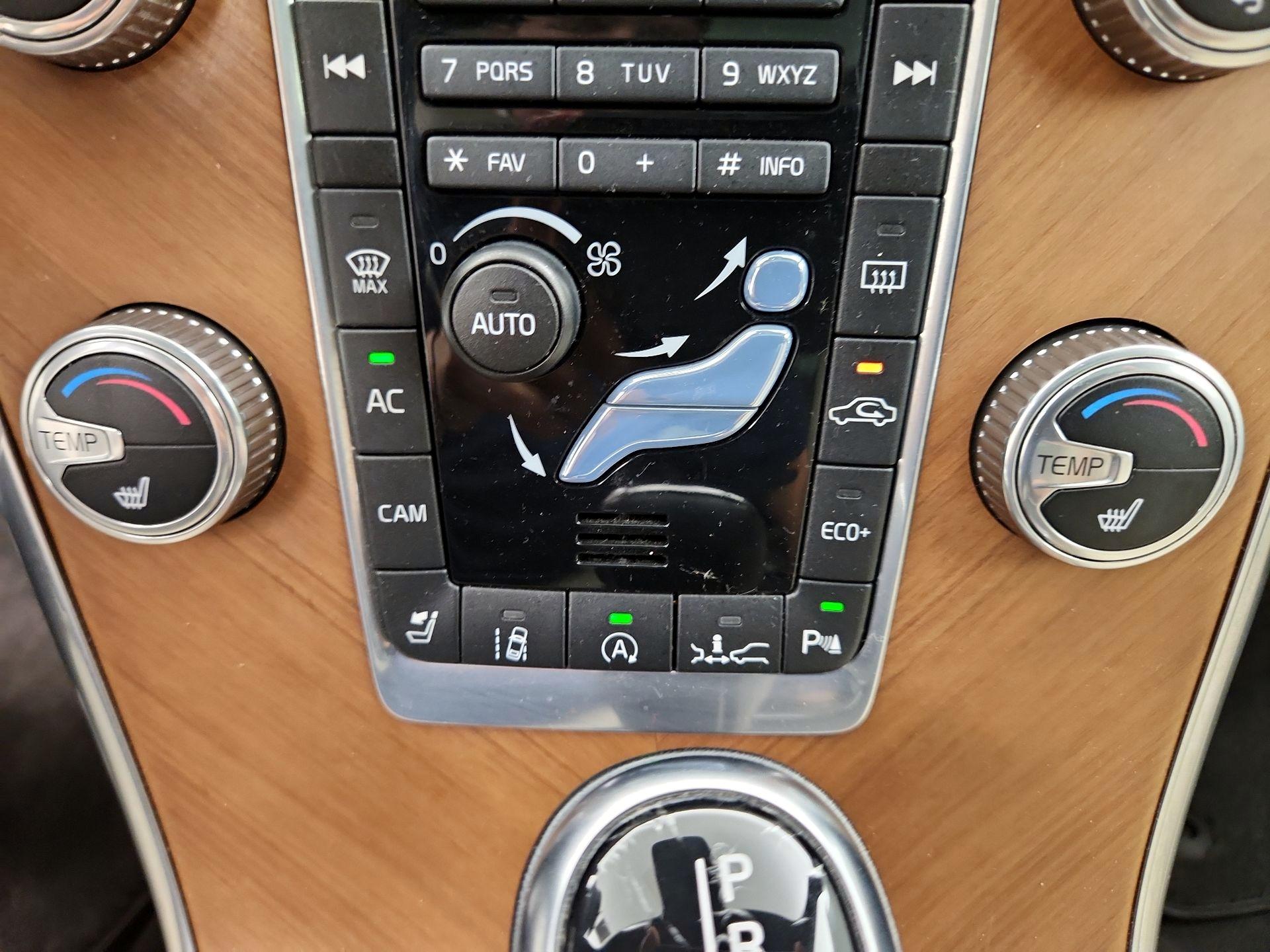Thumbnail: 2015 Volvo XC60 - 17