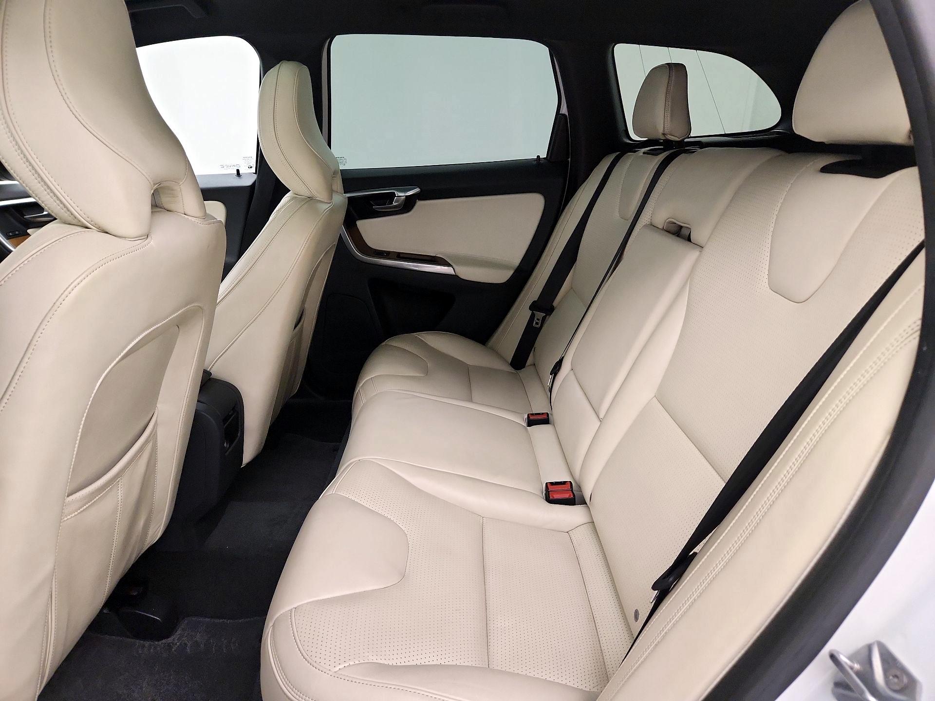 Thumbnail: 2015 Volvo XC60 - 20
