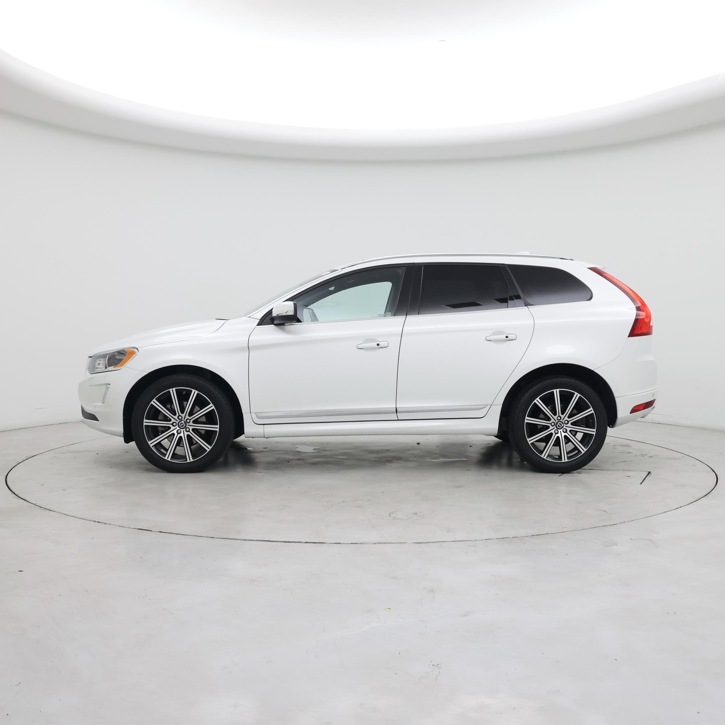 Thumbnail: 2015 Volvo XC60 - 3