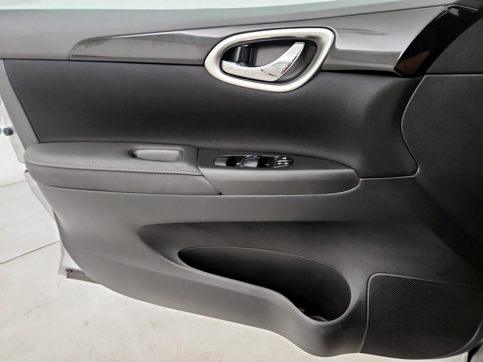 Thumbnail: 2019 Nissan Sentra - 12
