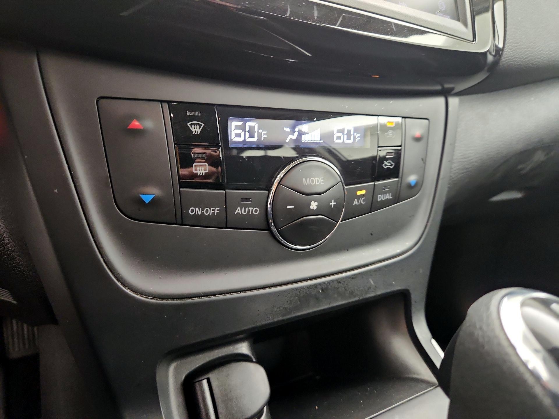 Thumbnail: 2019 Nissan Sentra - 16