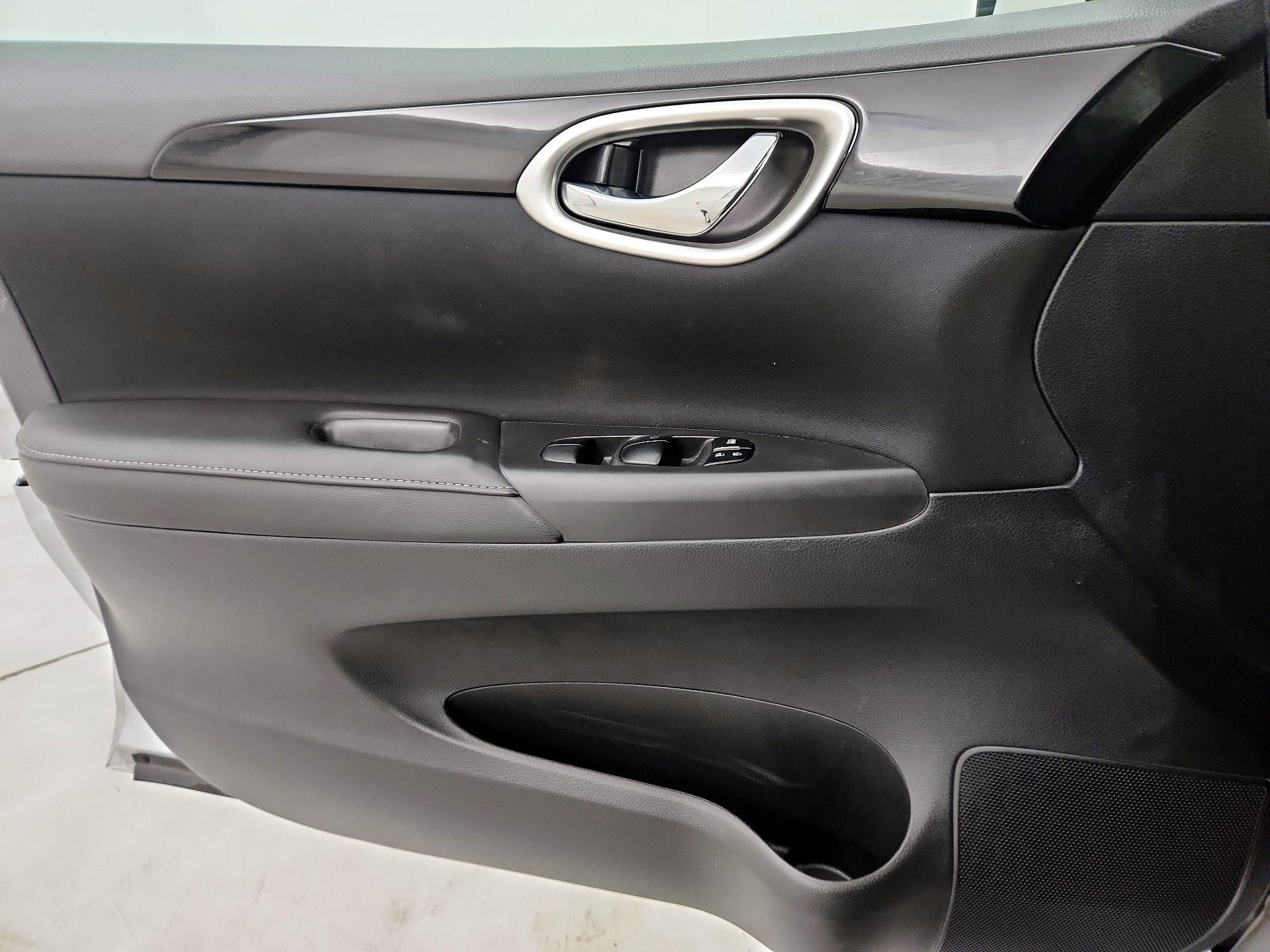 Thumbnail: 2019 Nissan Sentra - 12