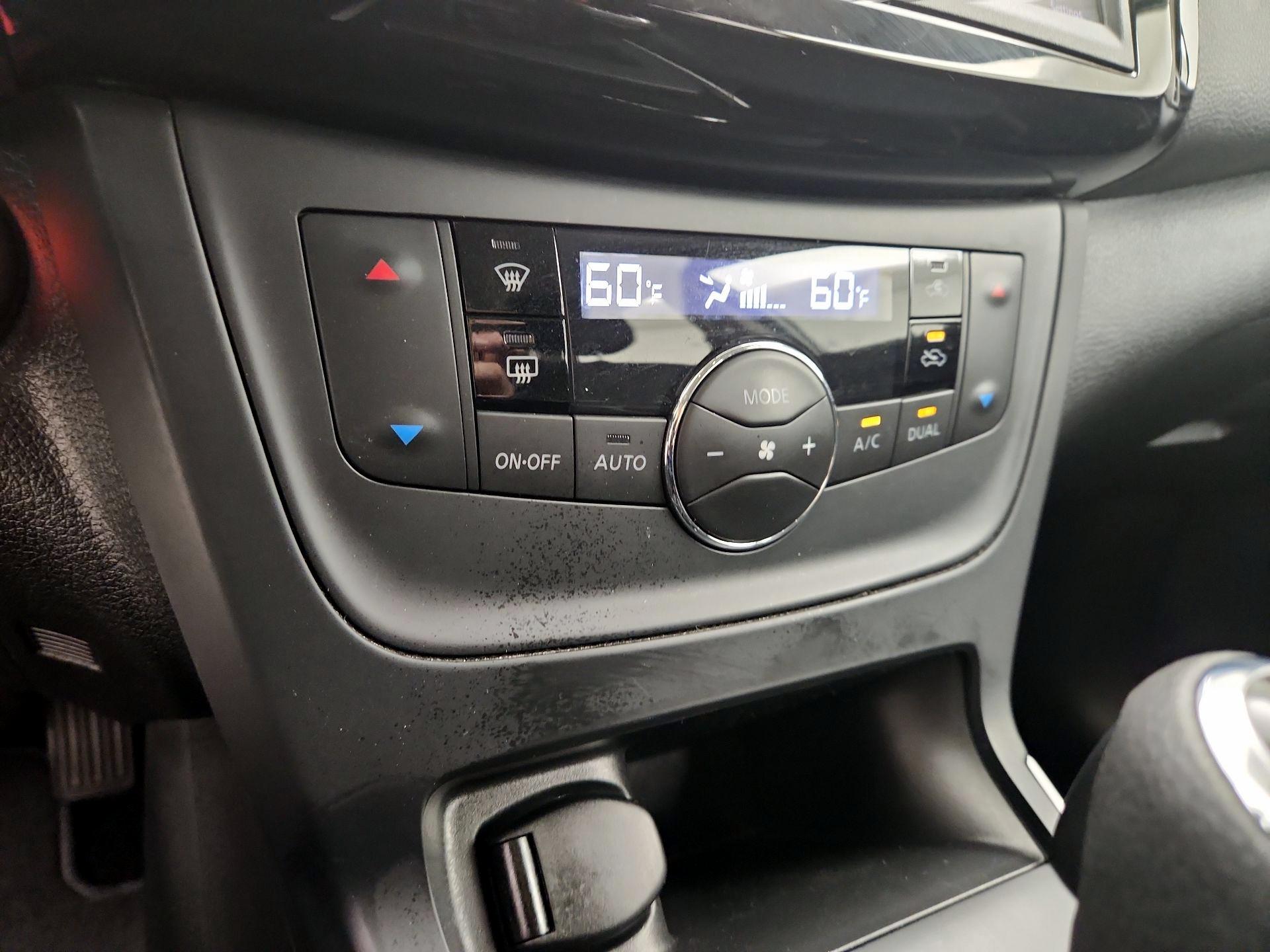 Thumbnail: 2019 Nissan Sentra - 16