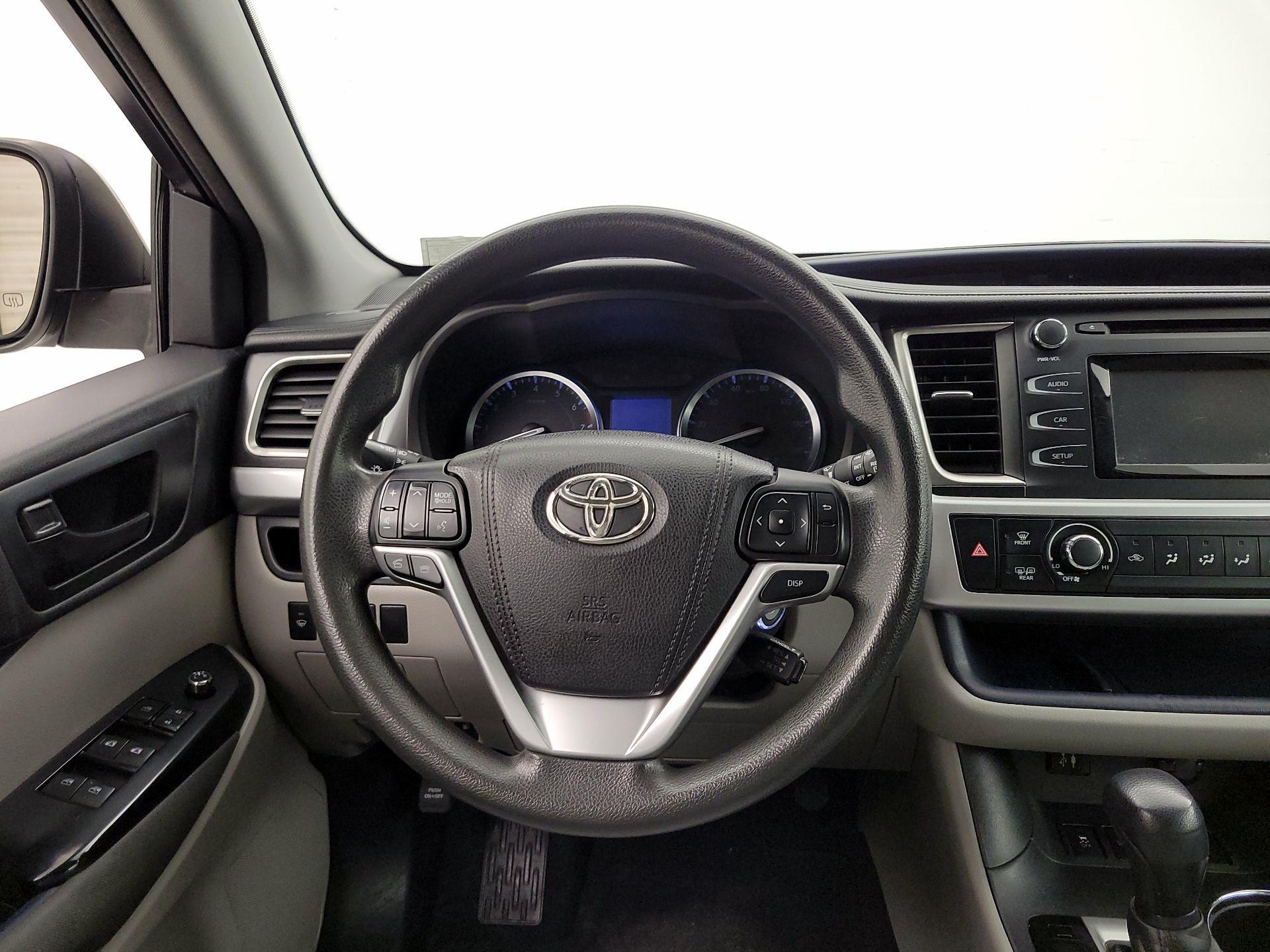 Thumbnail: 2016 Toyota Highlander - 10
