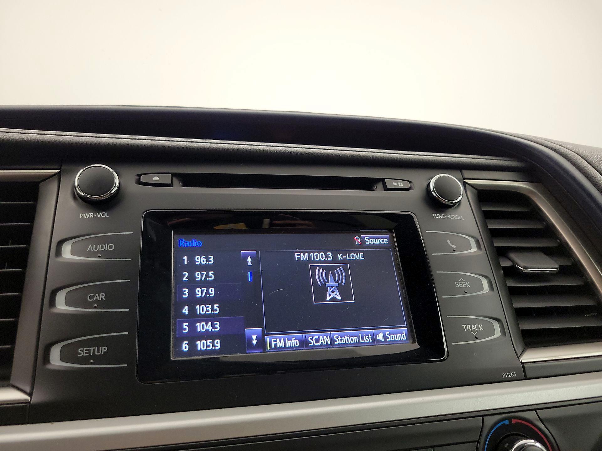 Thumbnail: 2016 Toyota Highlander - 15