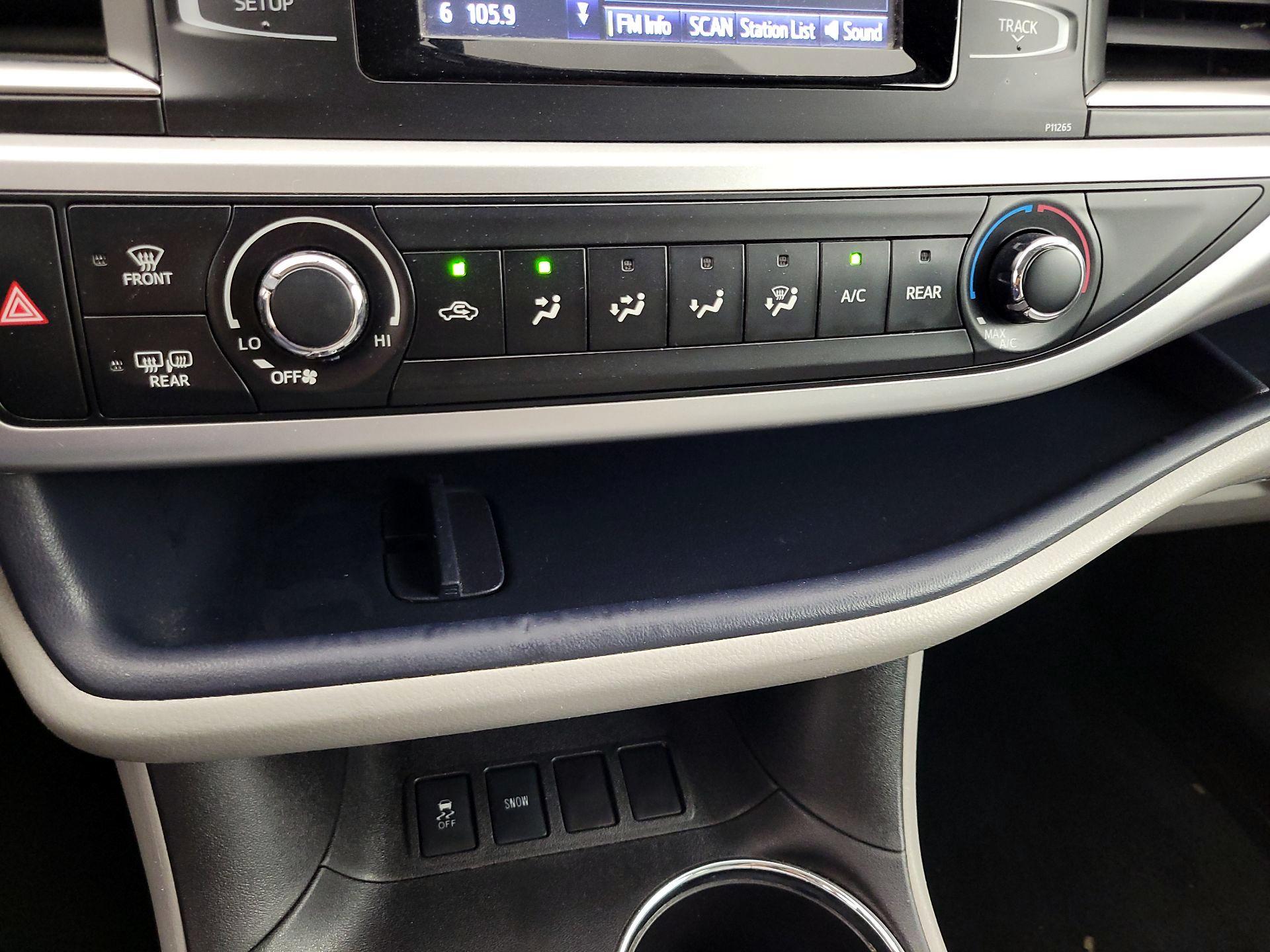 Thumbnail: 2016 Toyota Highlander - 16