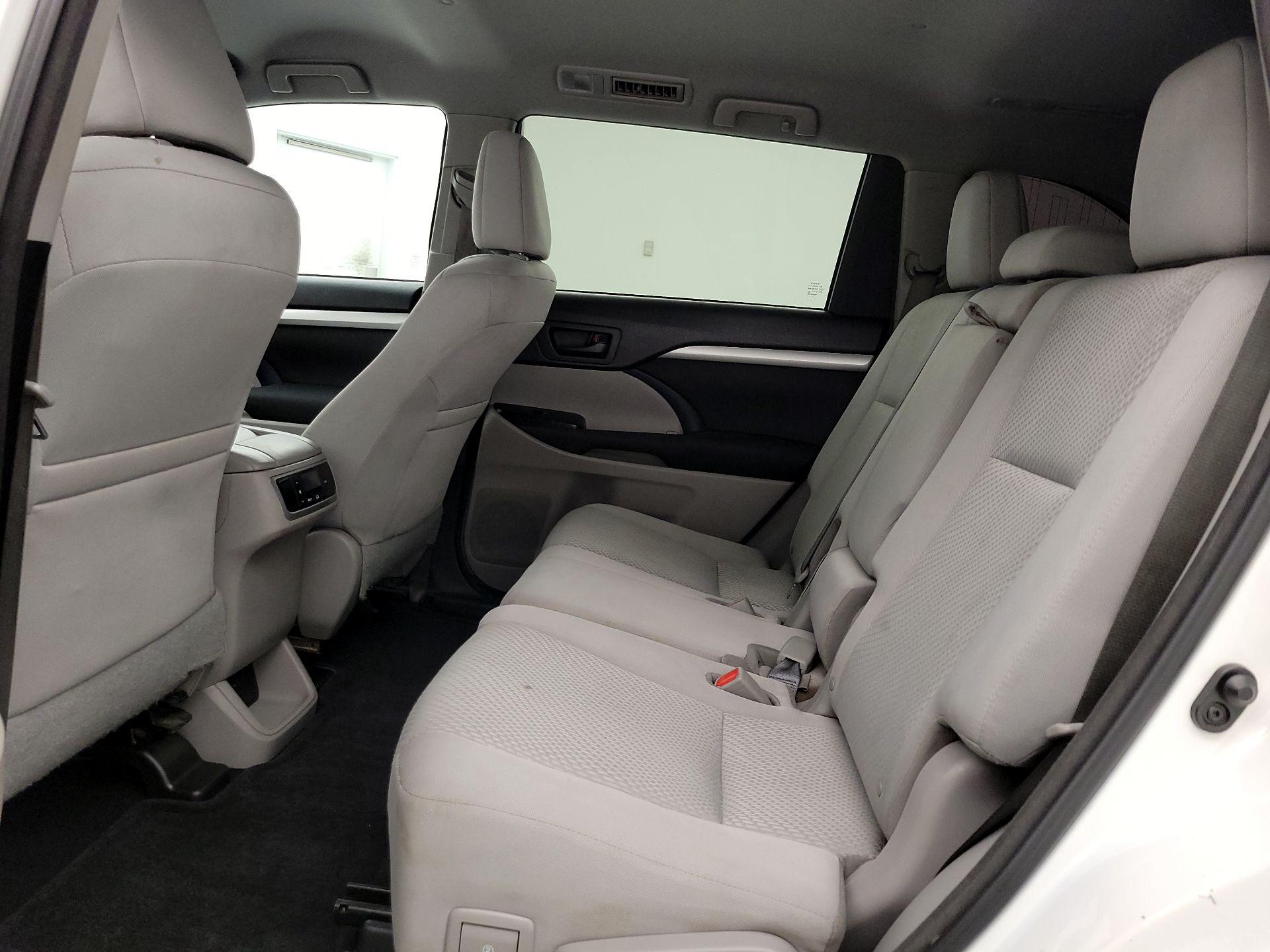 Thumbnail: 2016 Toyota Highlander - 19
