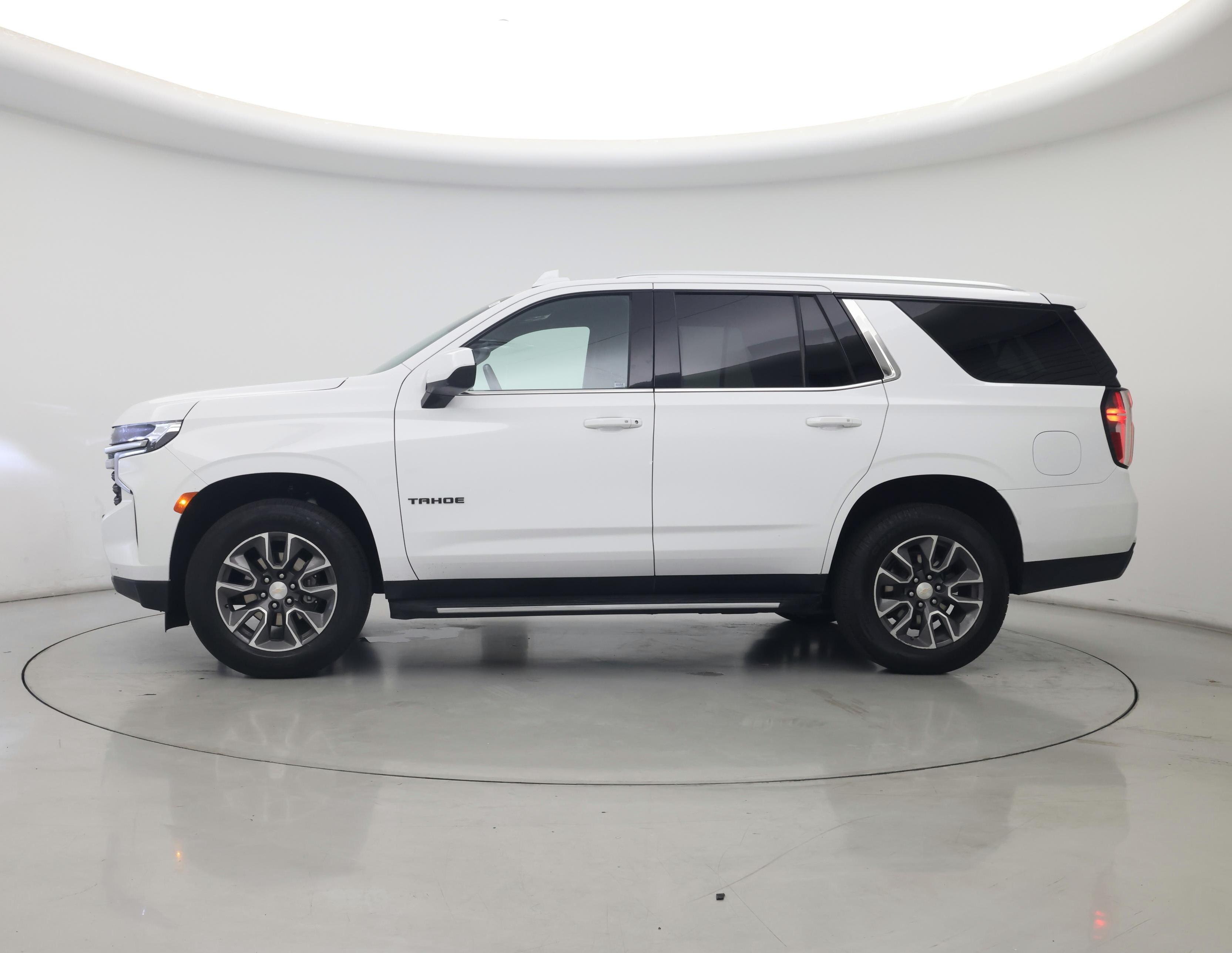 Thumbnail: 2023 Chevrolet Tahoe - 3