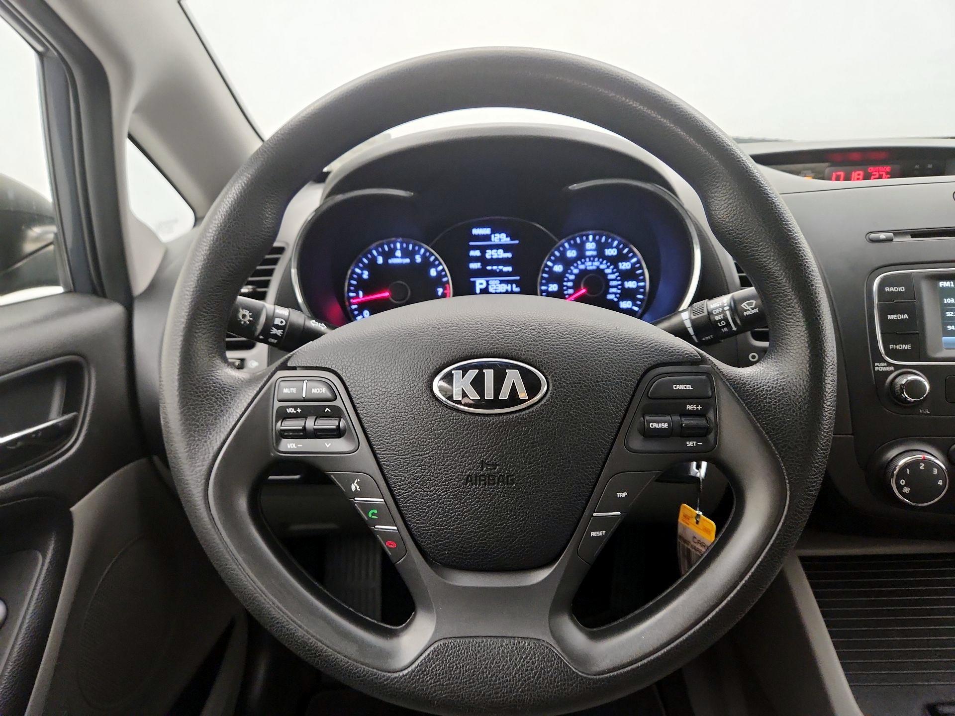 Thumbnail: 2016 Kia Forte - 10