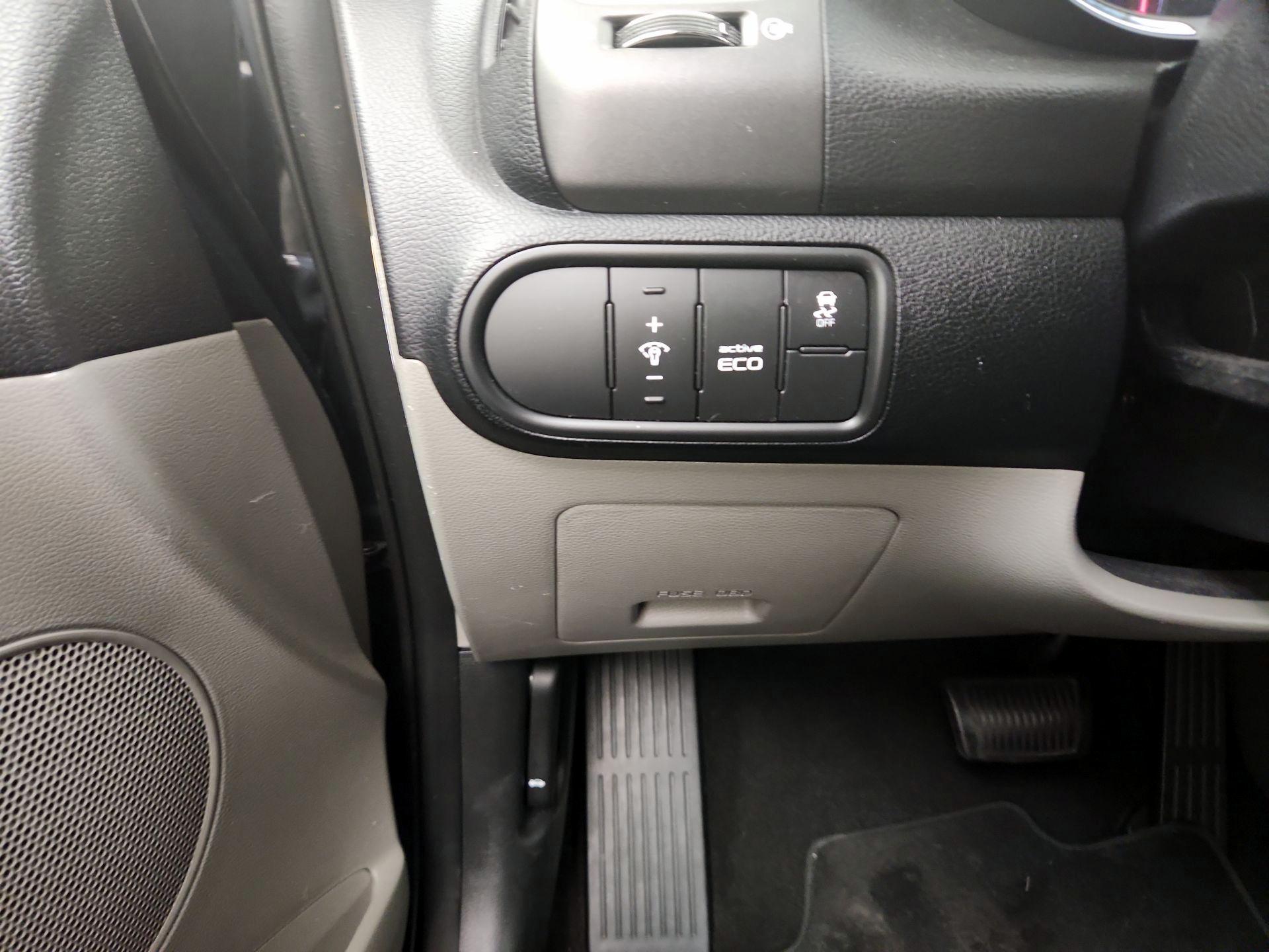 Thumbnail: 2016 Kia Forte - 13
