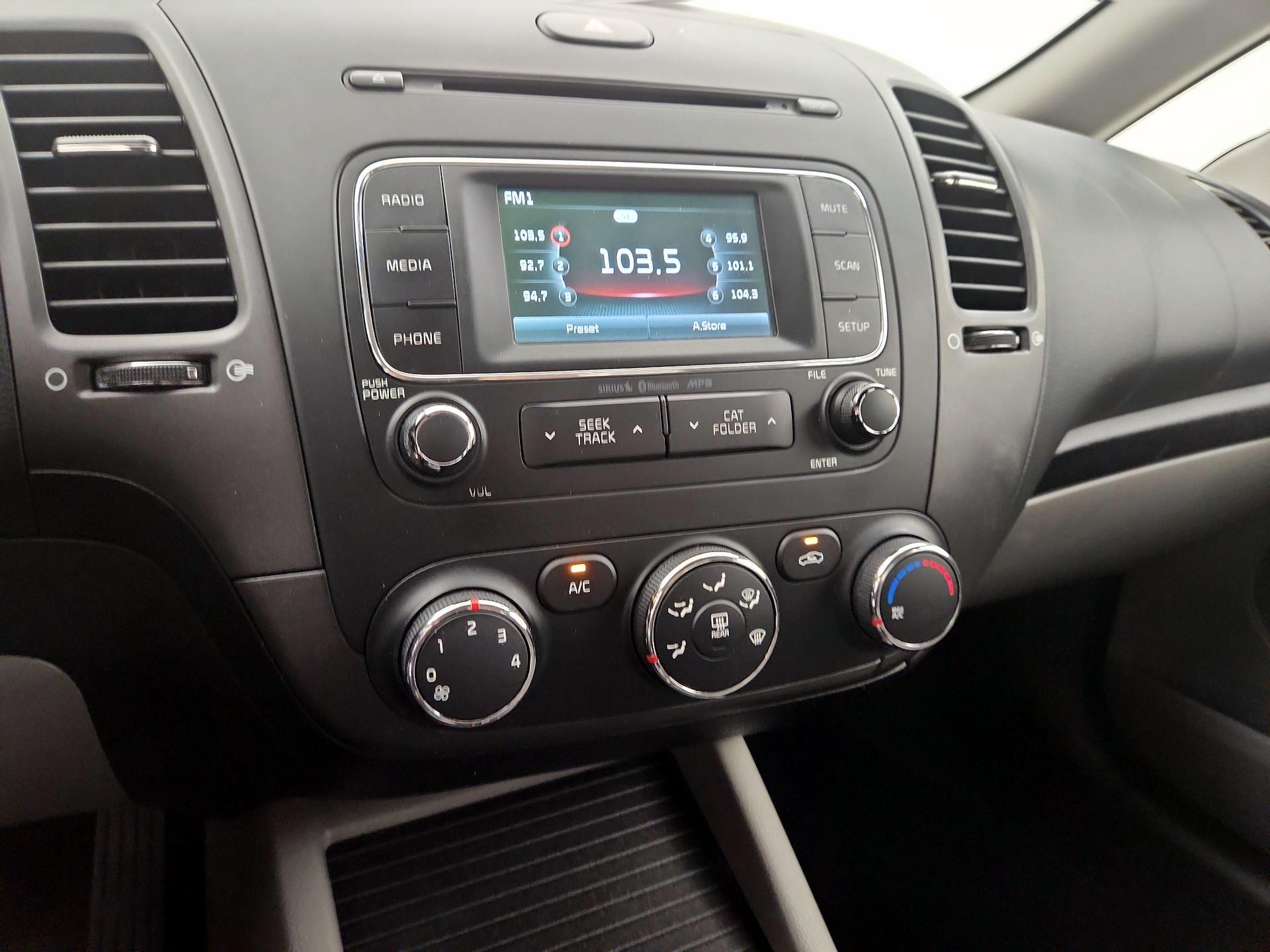Thumbnail: 2016 Kia Forte - 16
