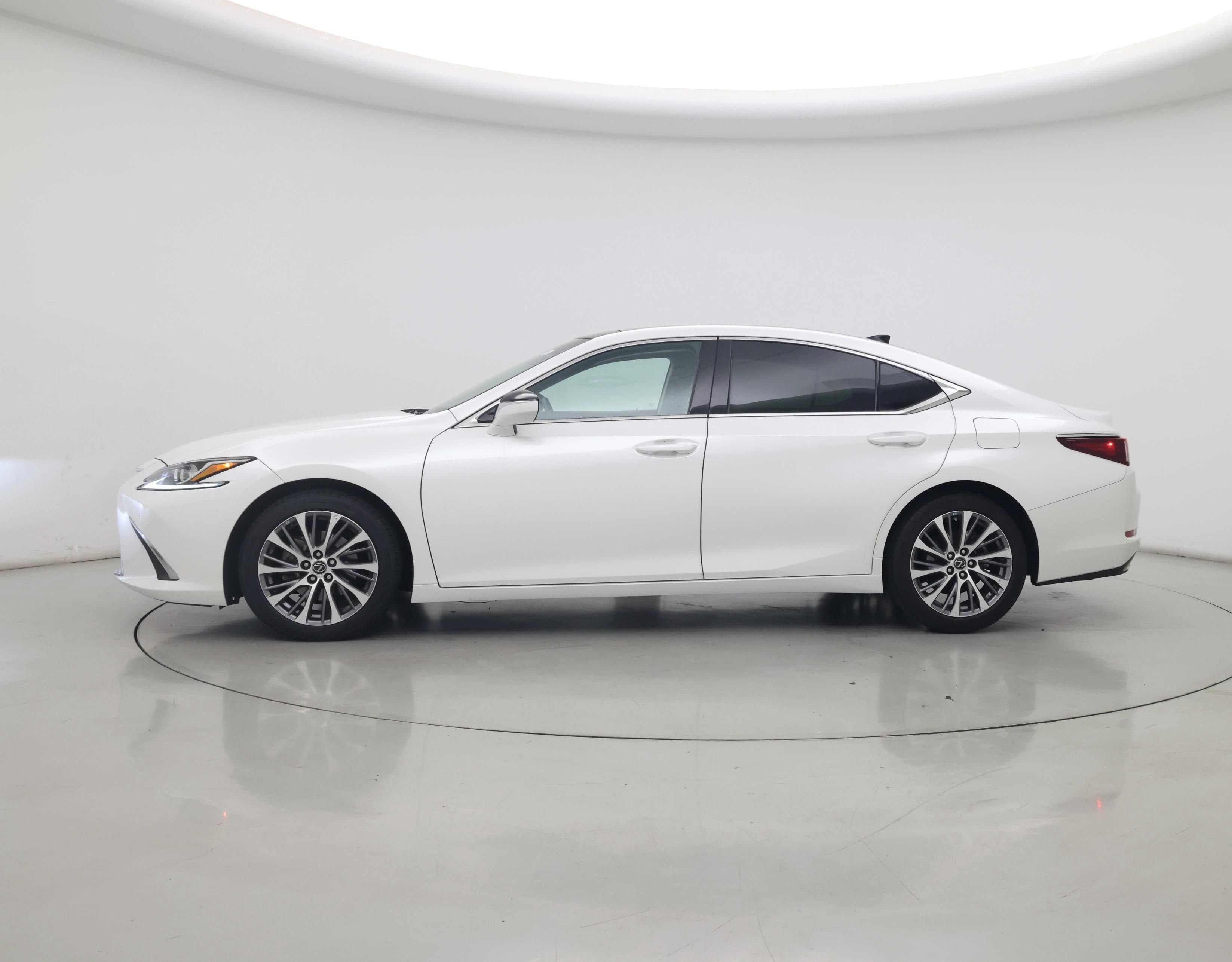 Thumbnail: 2020 Lexus ES - 3