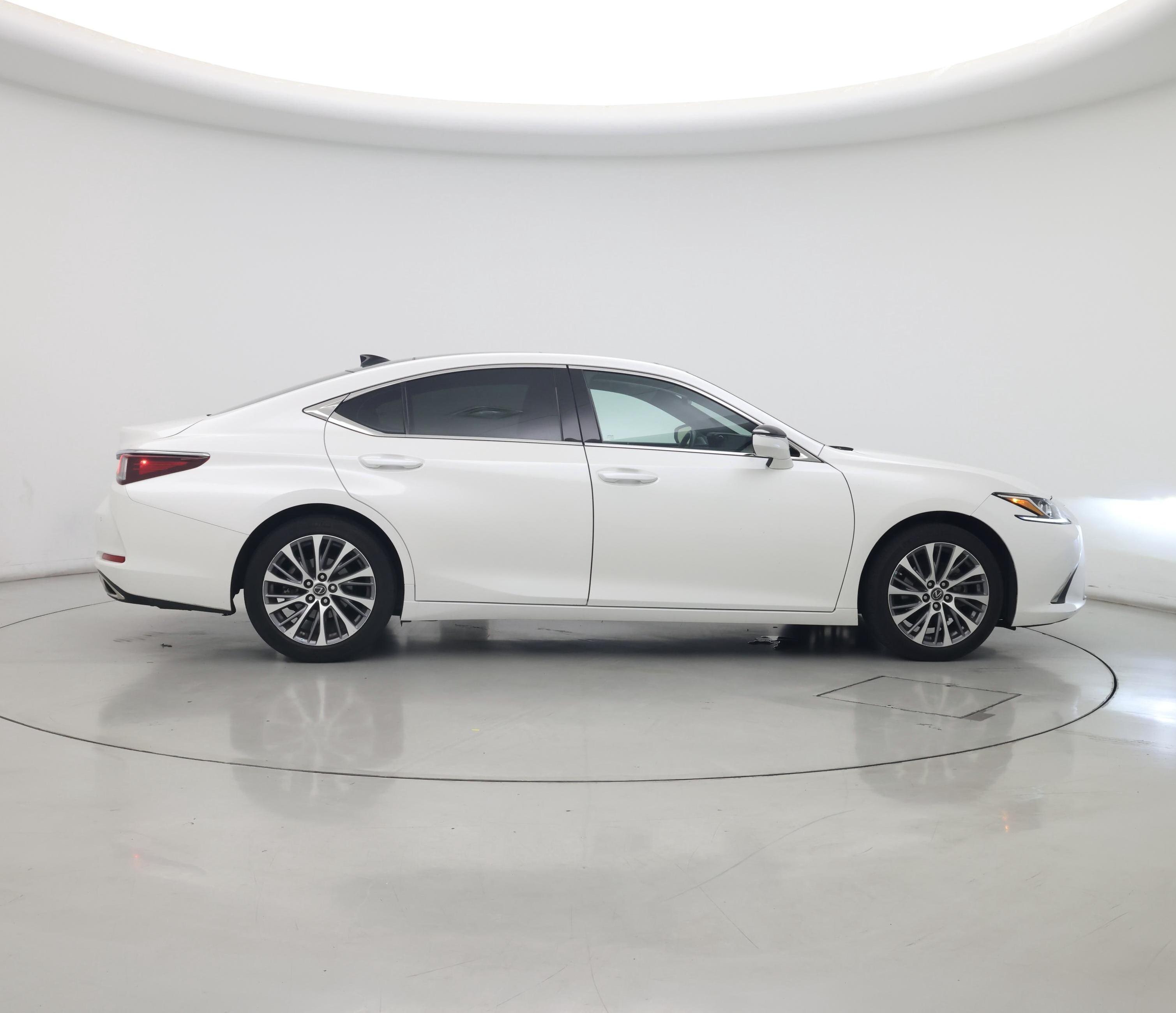 Thumbnail: 2020 Lexus ES - 7