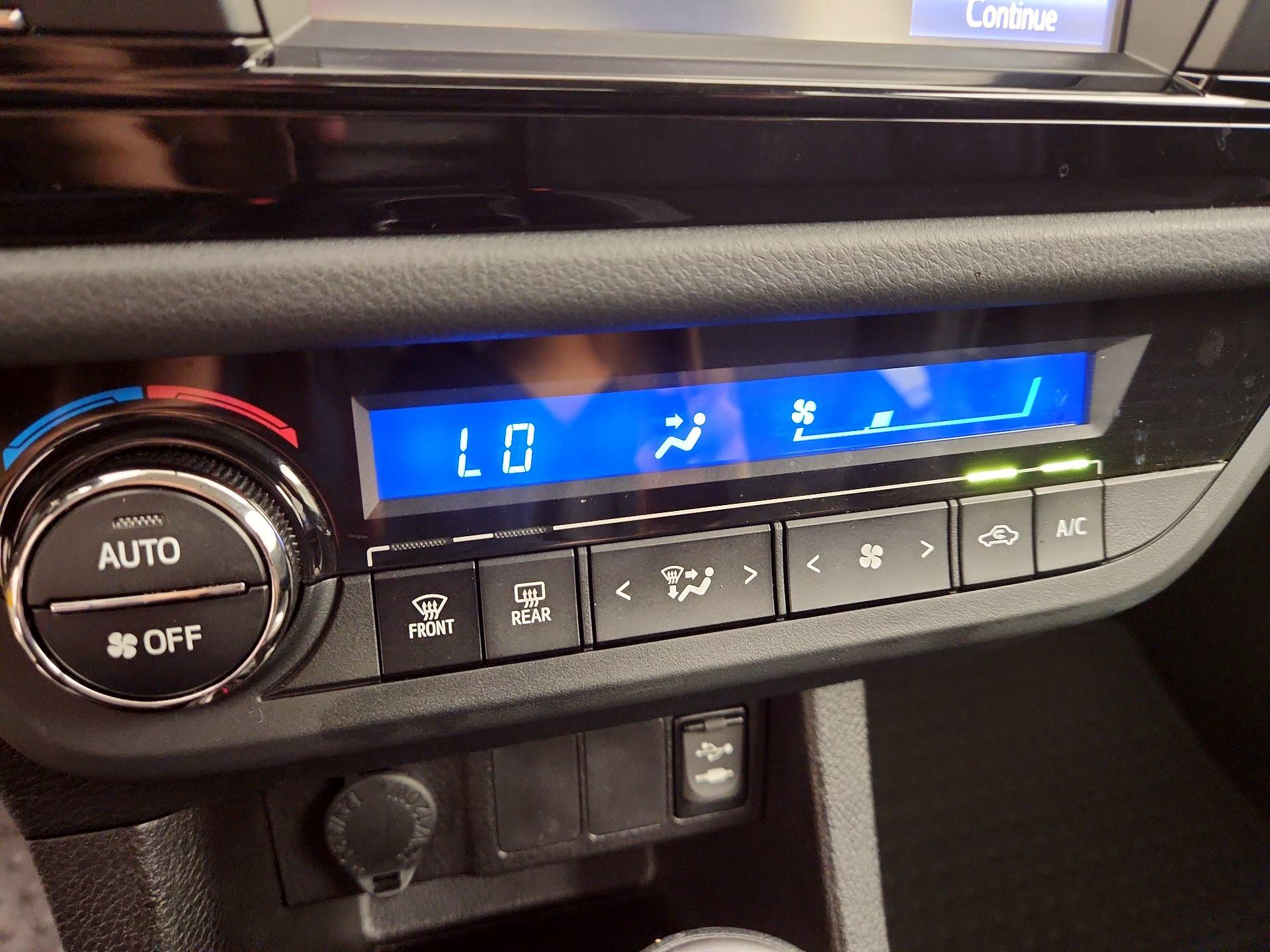 Thumbnail: 2016 Toyota Corolla - 16
