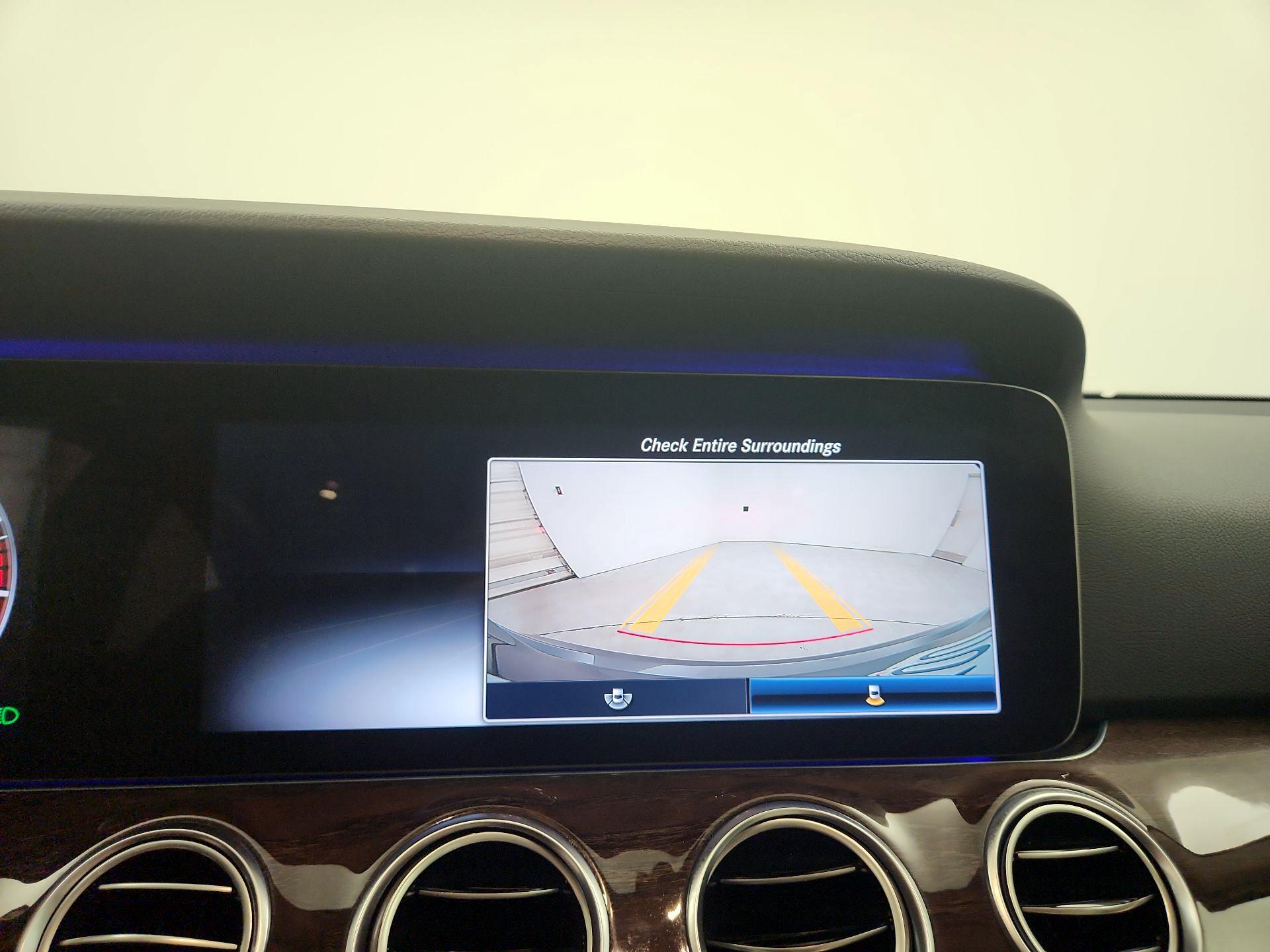 Thumbnail: 2020 Mercedes-Benz E-Class - 15