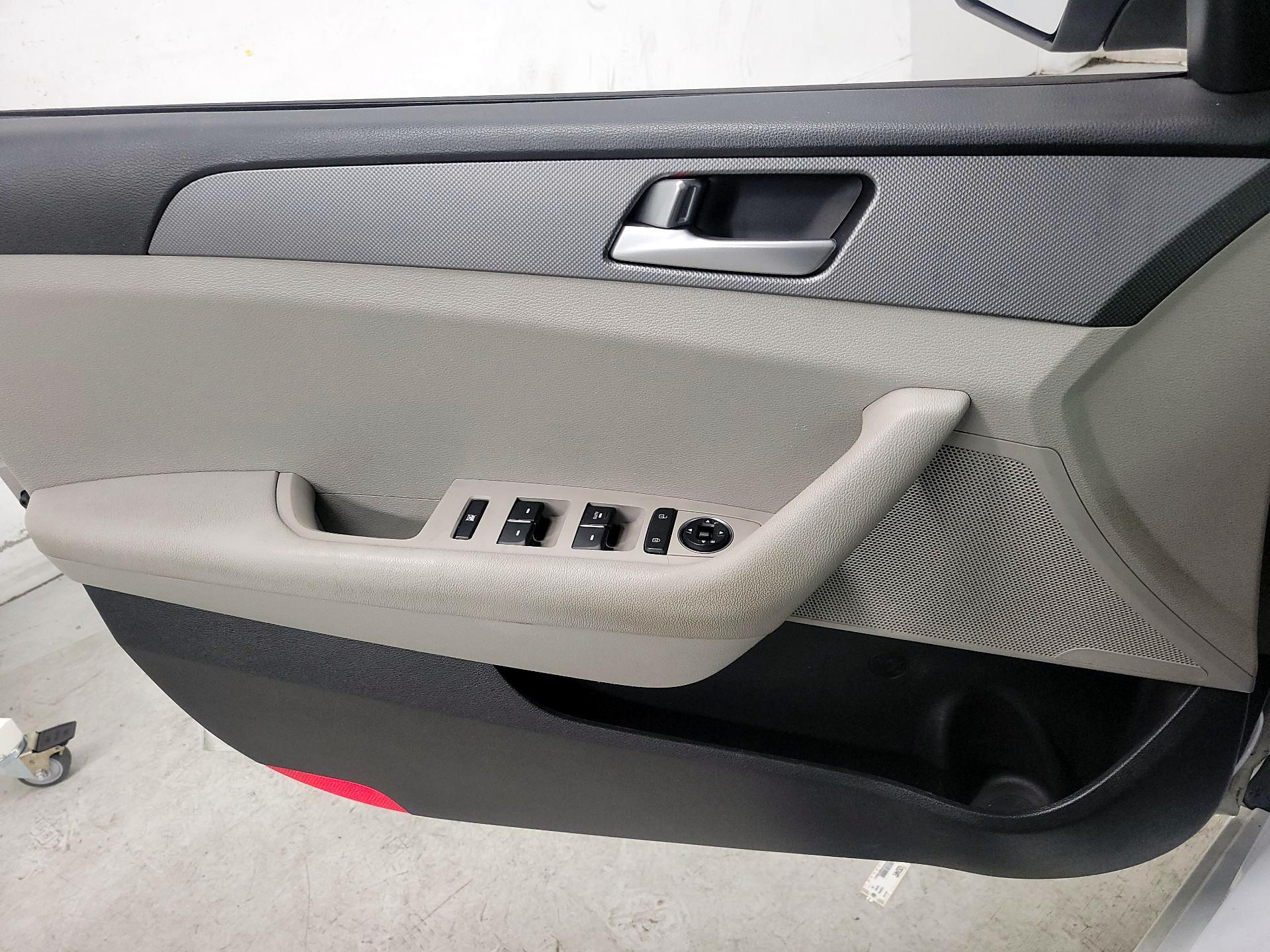 Thumbnail: 2016 Hyundai Sonata - 12
