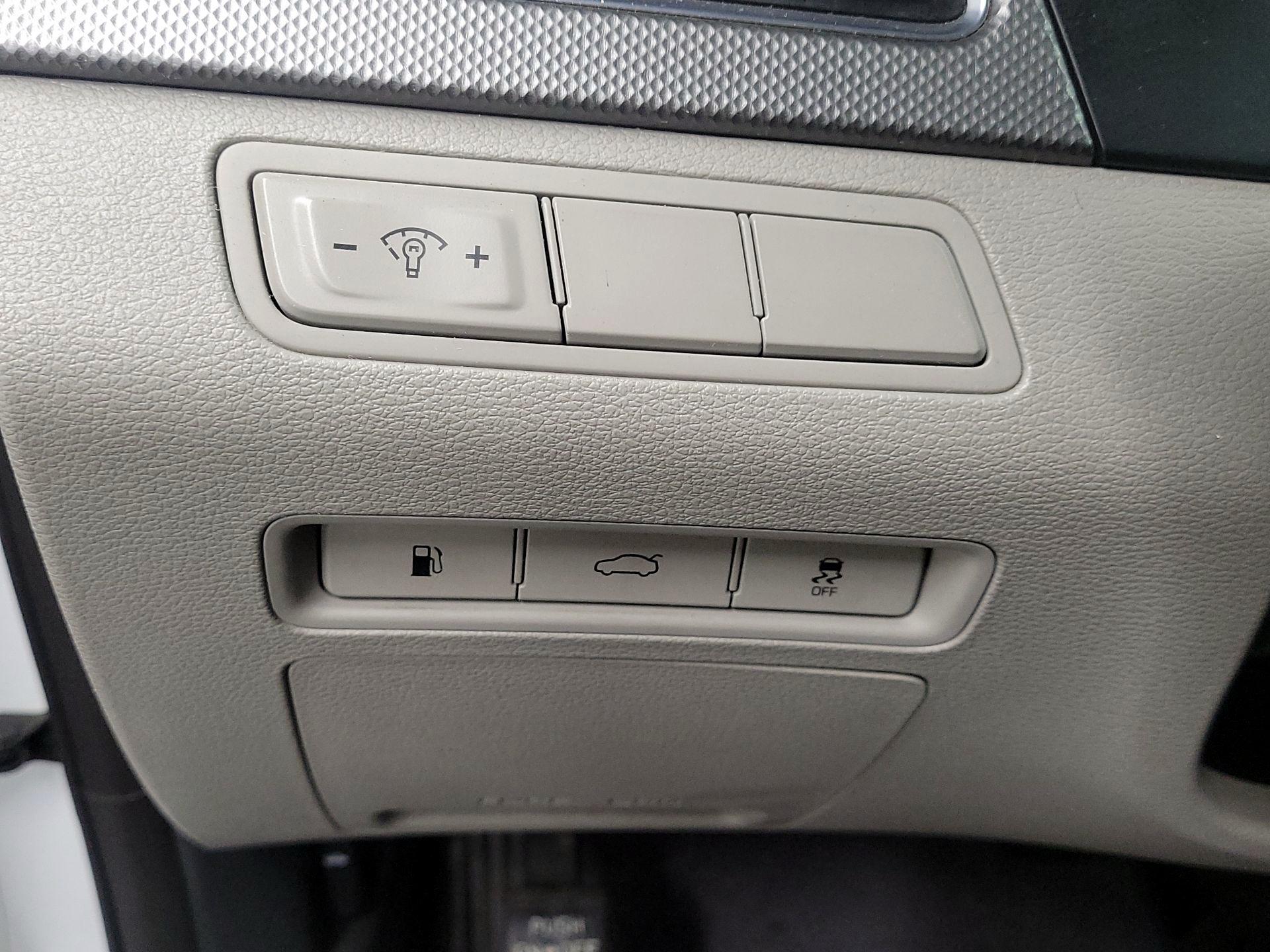 Thumbnail: 2016 Hyundai Sonata - 13